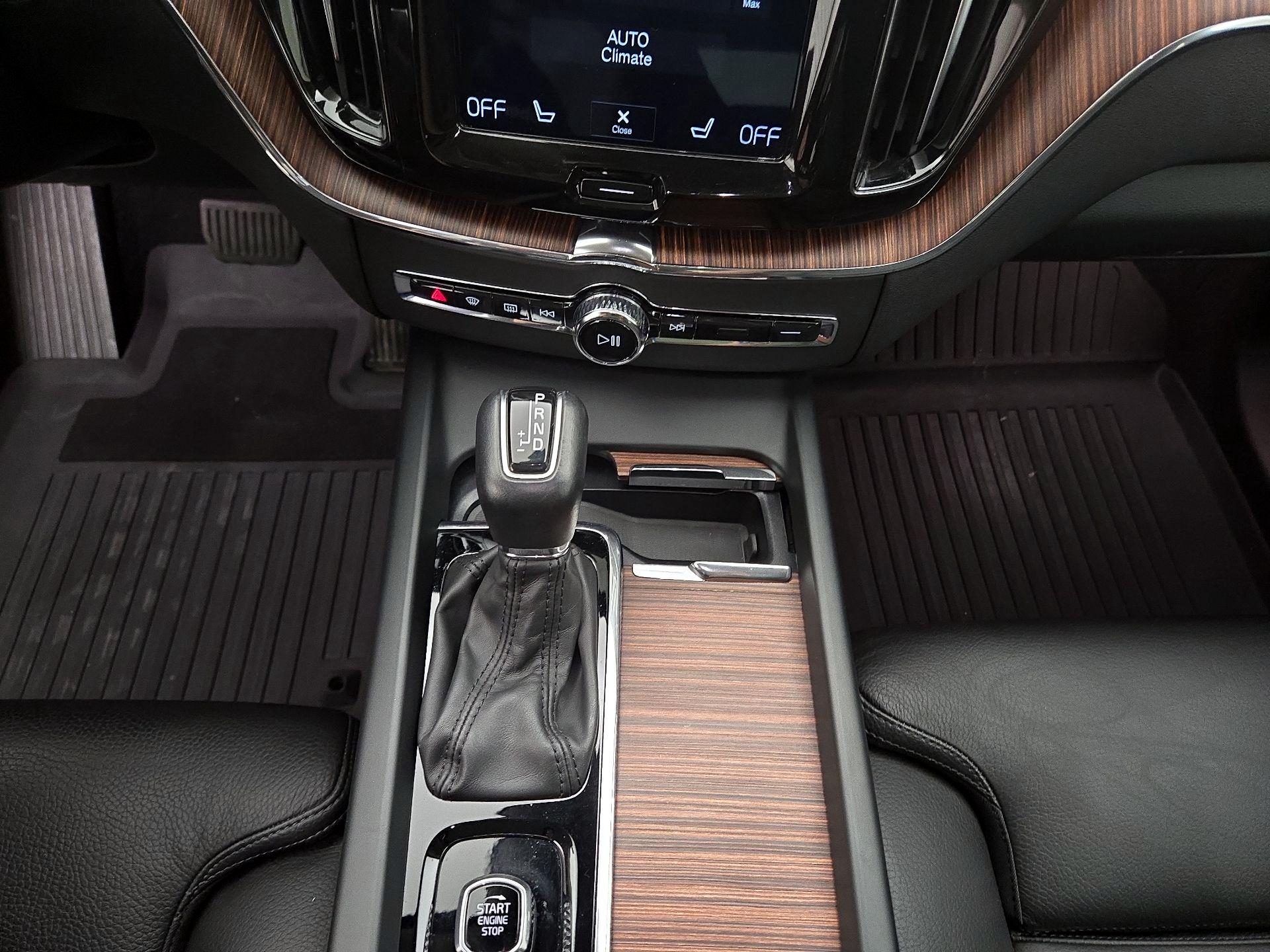 Thumbnail: 2020 Volvo XC60 - 18