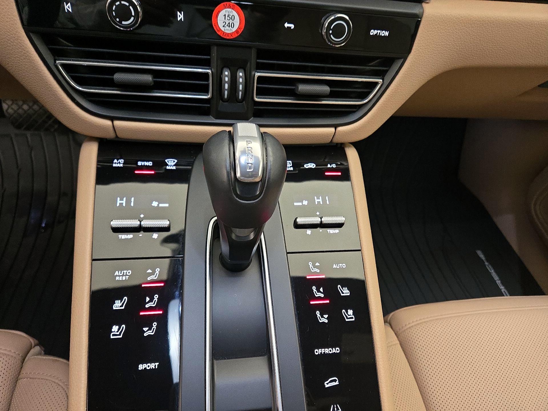 Thumbnail: 2023 Porsche Macan - 16