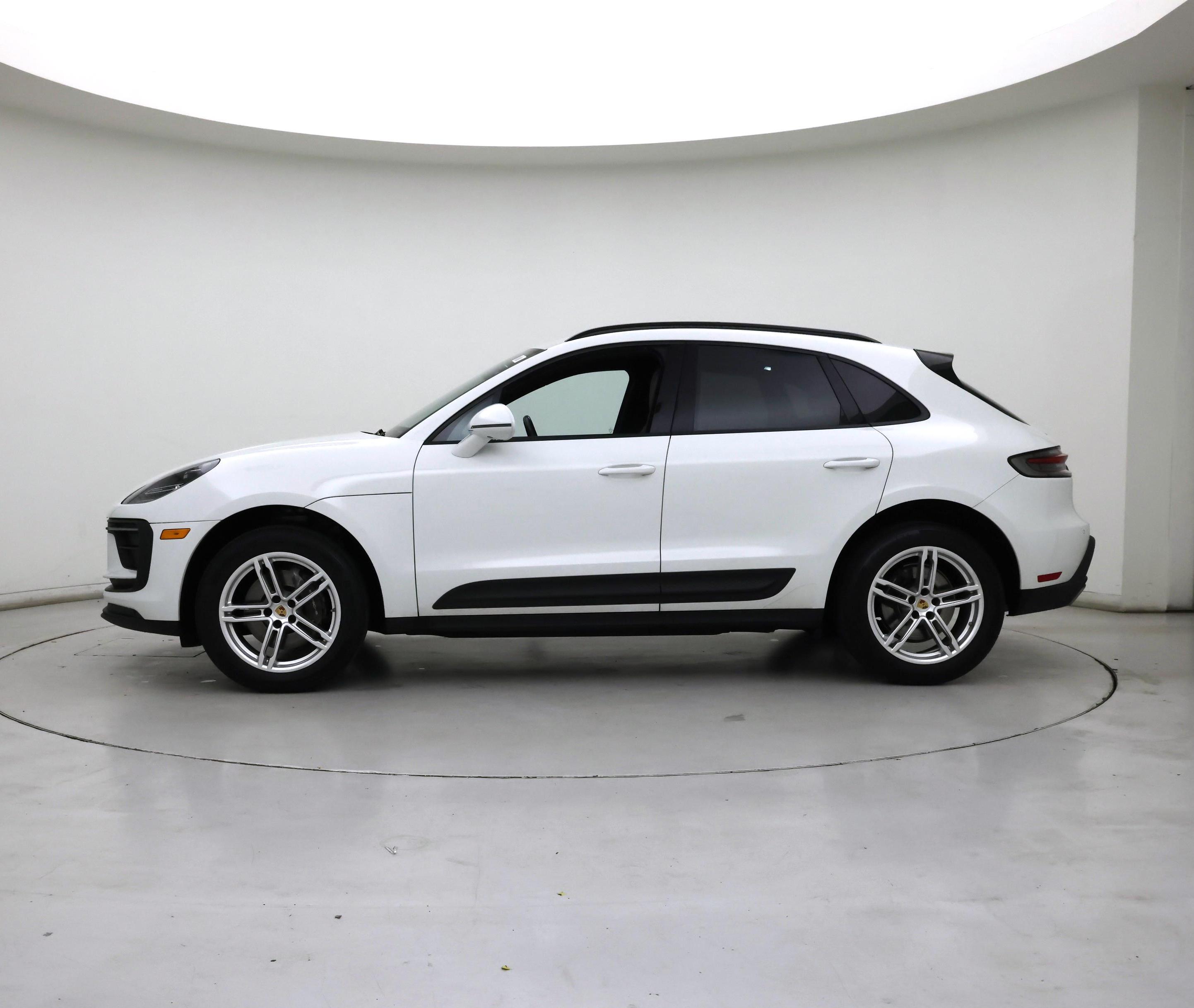 Thumbnail: 2023 Porsche Macan - 3