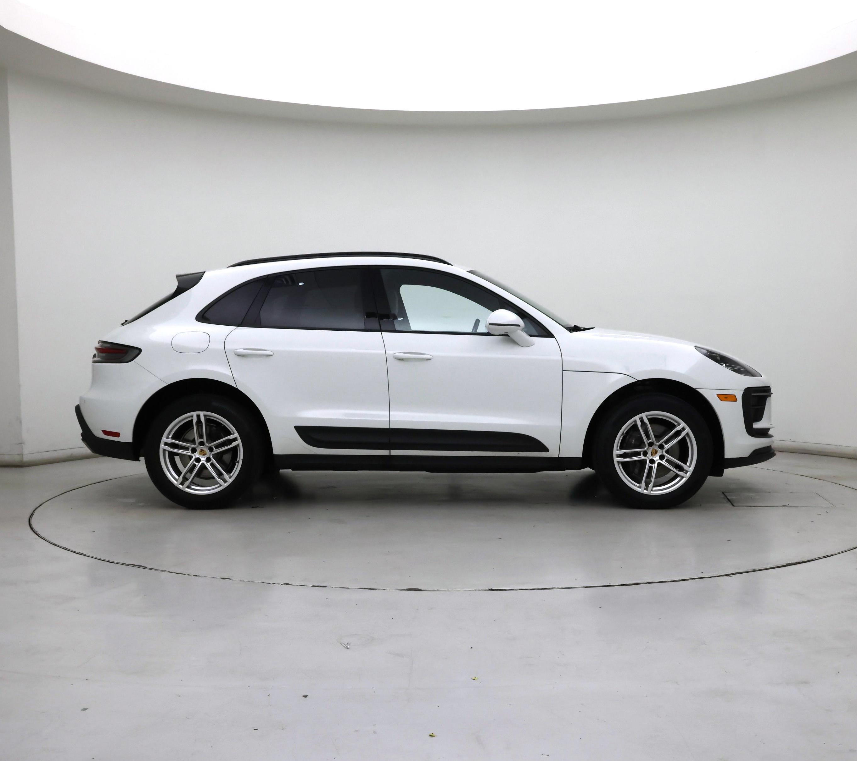 Thumbnail: 2023 Porsche Macan - 7