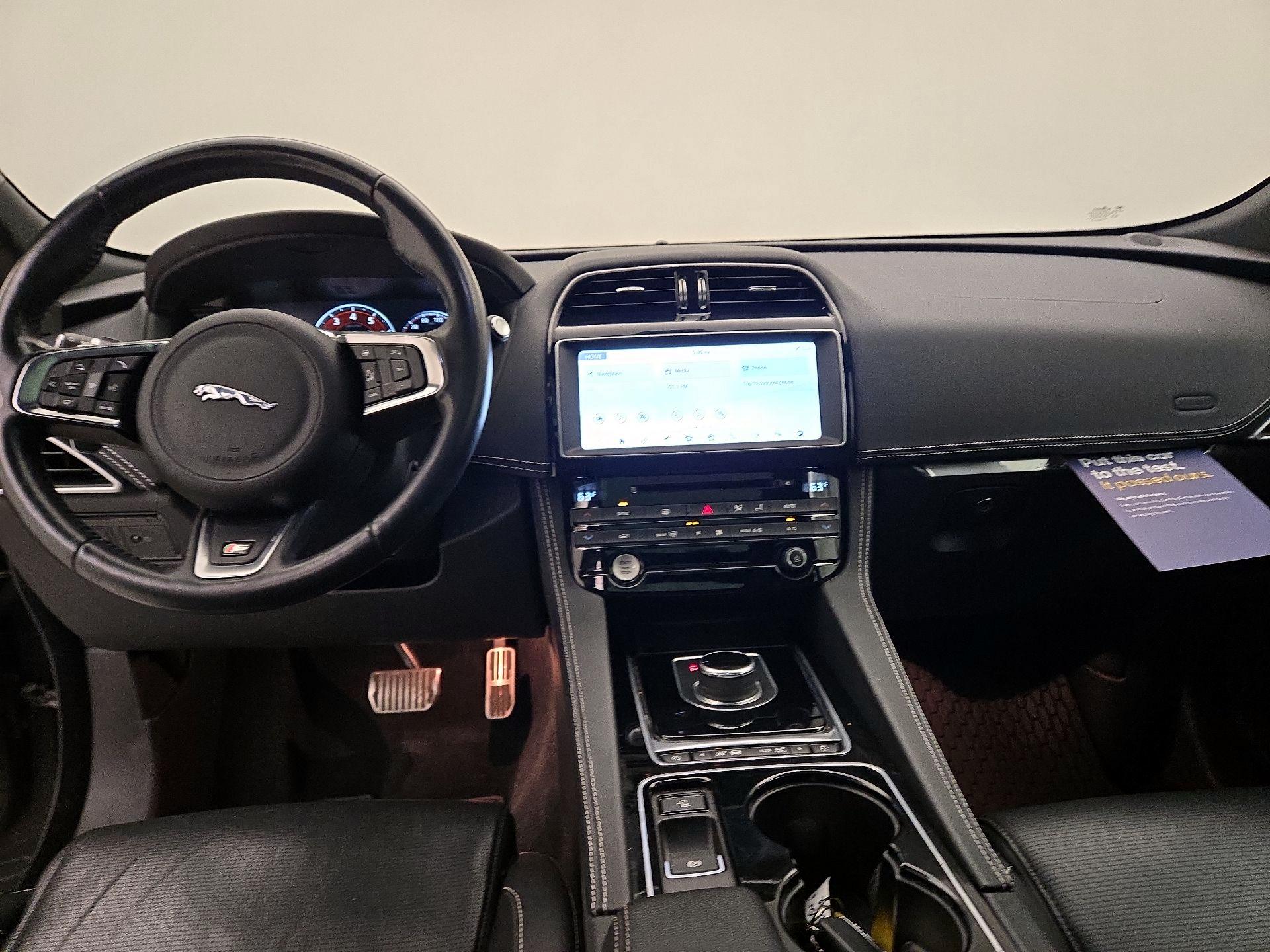 Thumbnail: 2017 Jaguar F-Pace - 9