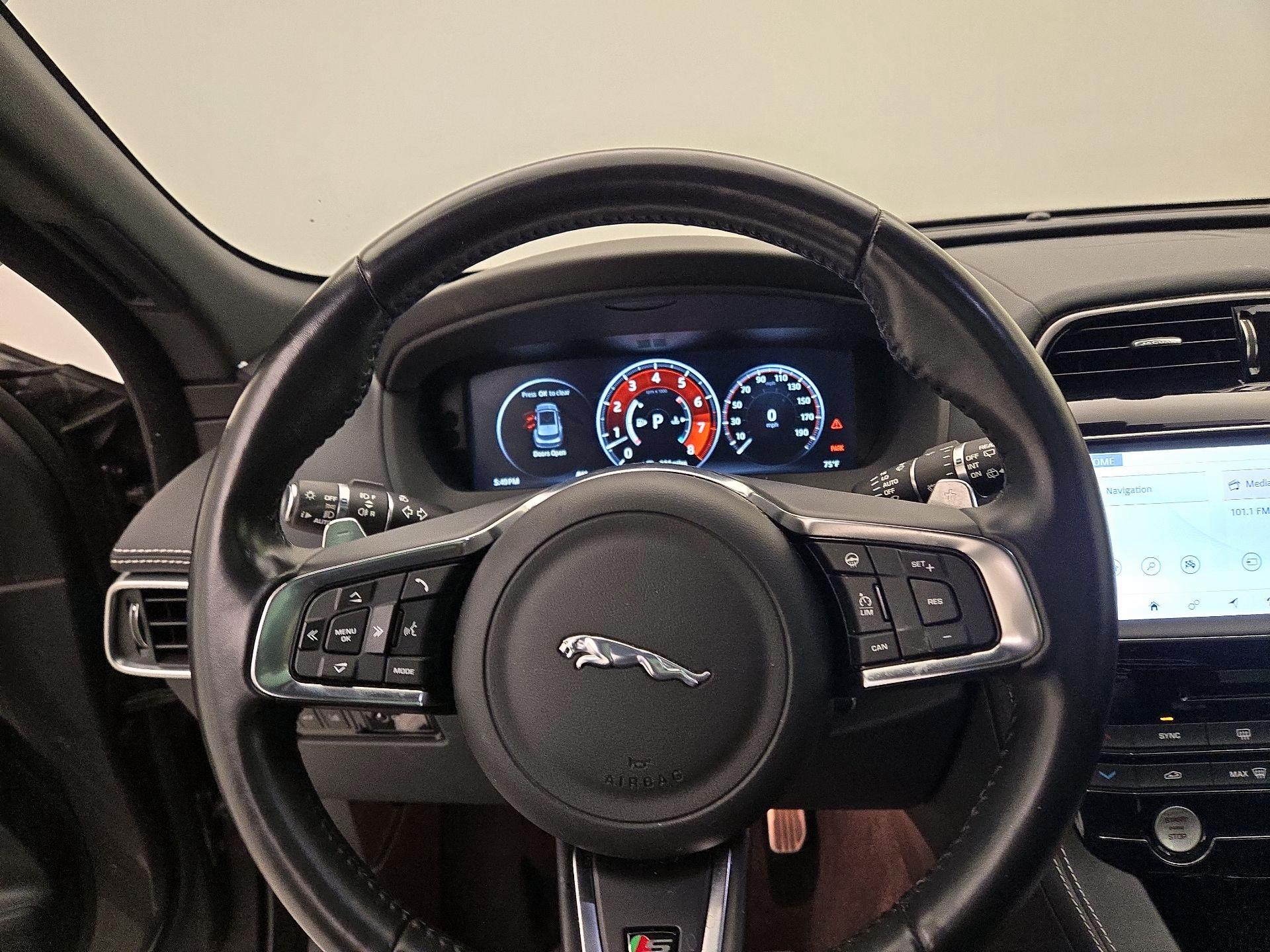 Thumbnail: 2017 Jaguar F-Pace - 10