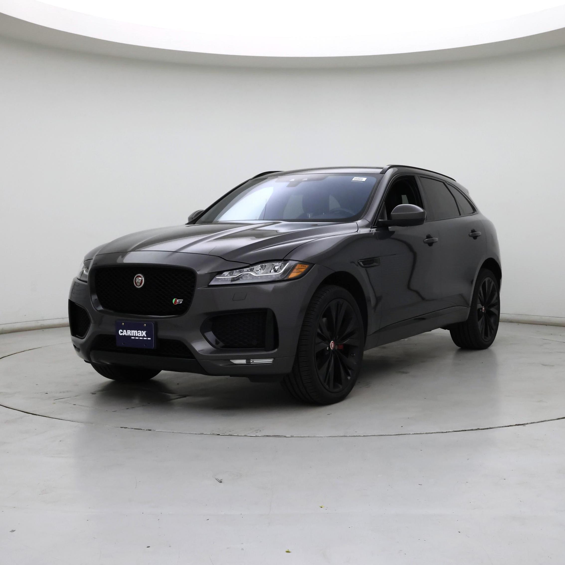 Thumbnail: 2017 Jaguar F-Pace - 4