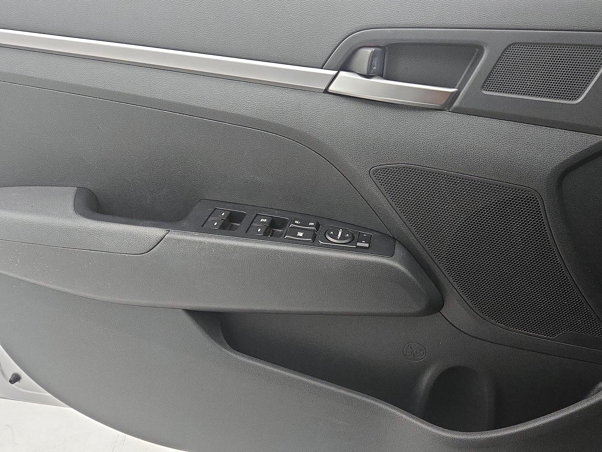 Thumbnail: 2019 Hyundai Elantra - 12