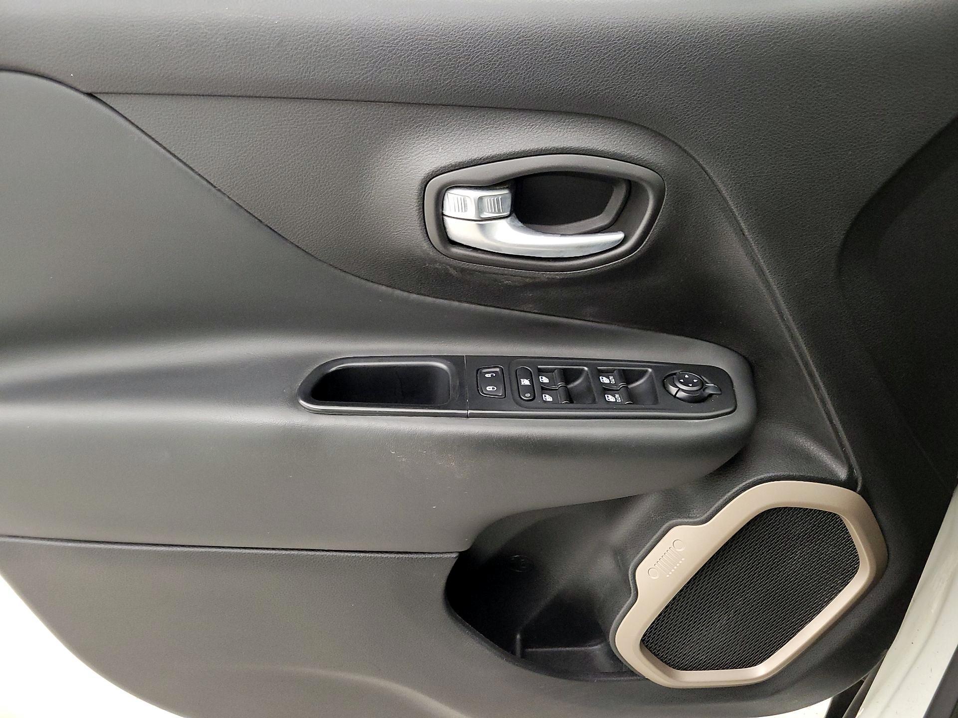 Thumbnail: 2015 Jeep Renegade - 12