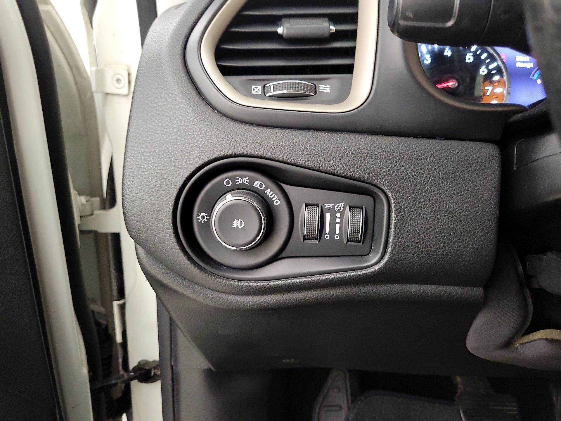 Thumbnail: 2015 Jeep Renegade - 13