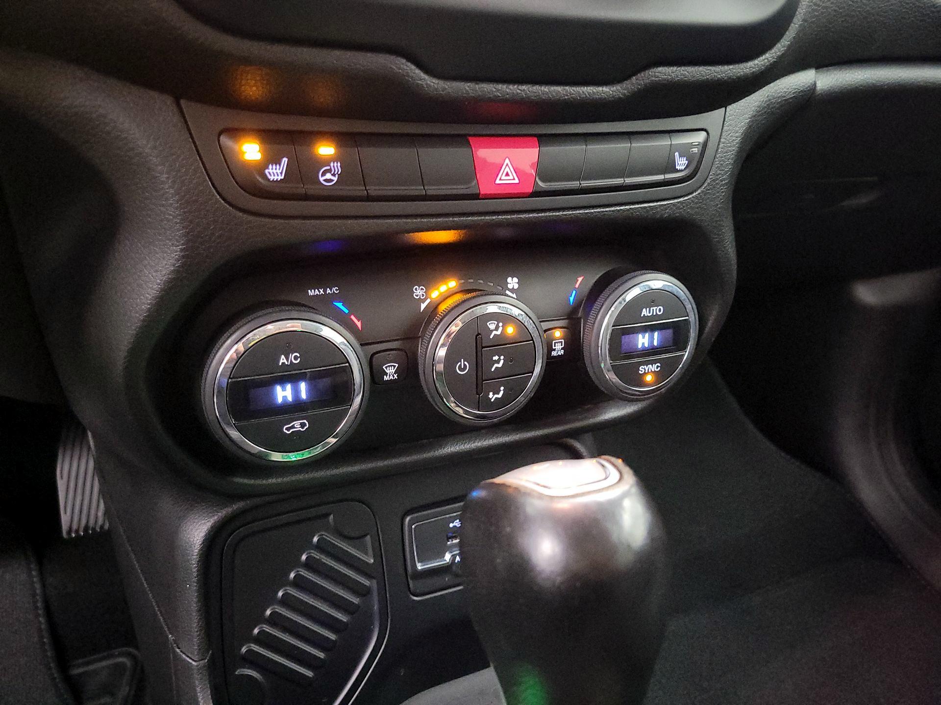 Thumbnail: 2015 Jeep Renegade - 16