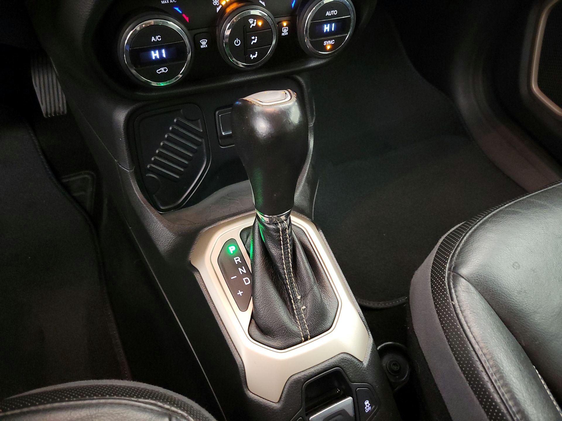 Thumbnail: 2015 Jeep Renegade - 17