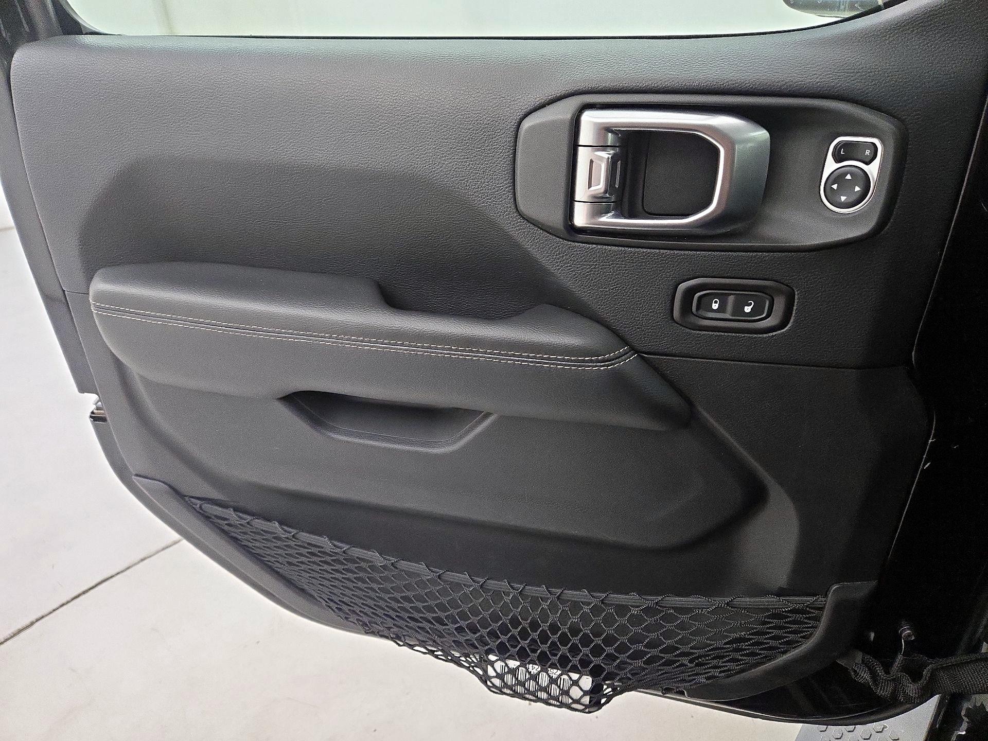 Thumbnail: 2019 Jeep Wrangler - 12