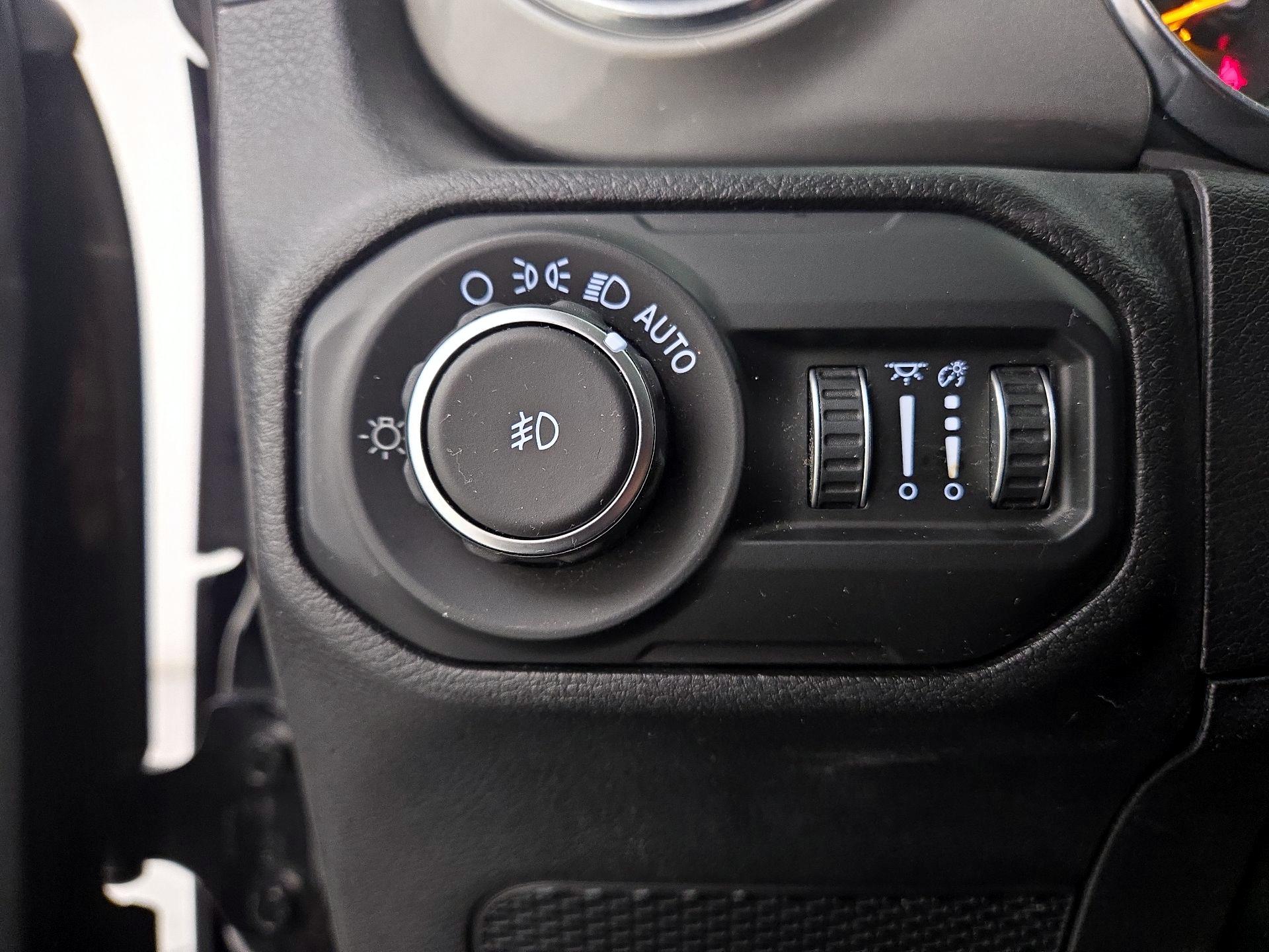 Thumbnail: 2019 Jeep Wrangler - 13