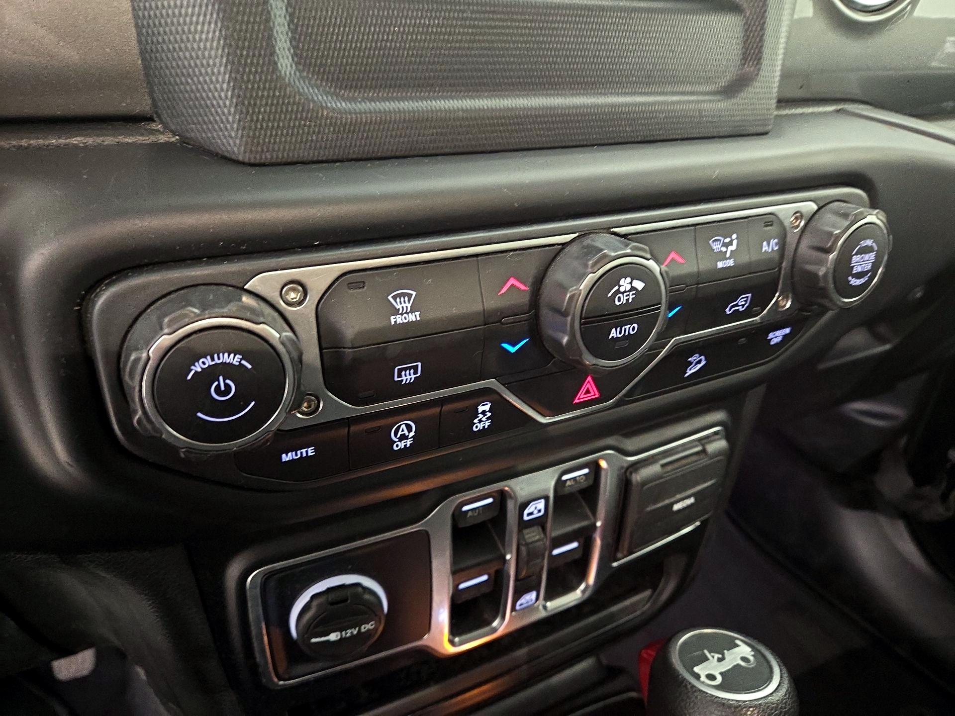 Thumbnail: 2019 Jeep Wrangler - 16