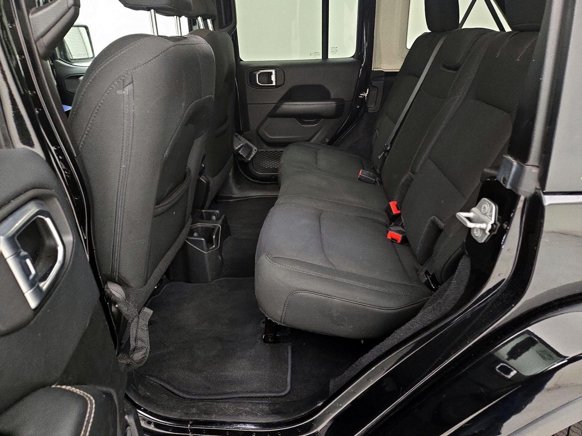 Thumbnail: 2019 Jeep Wrangler - 18