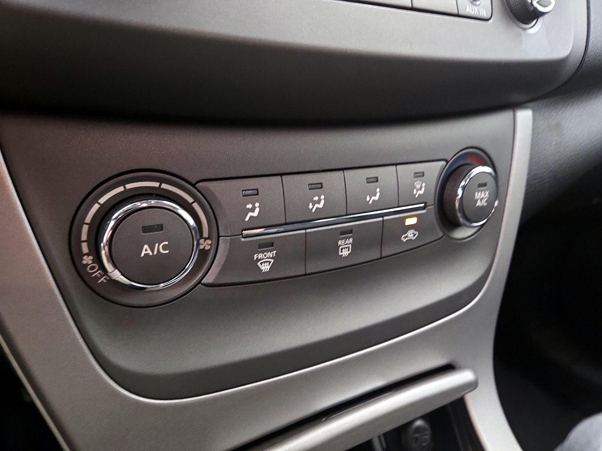 Thumbnail: 2014 Nissan Sentra - 15