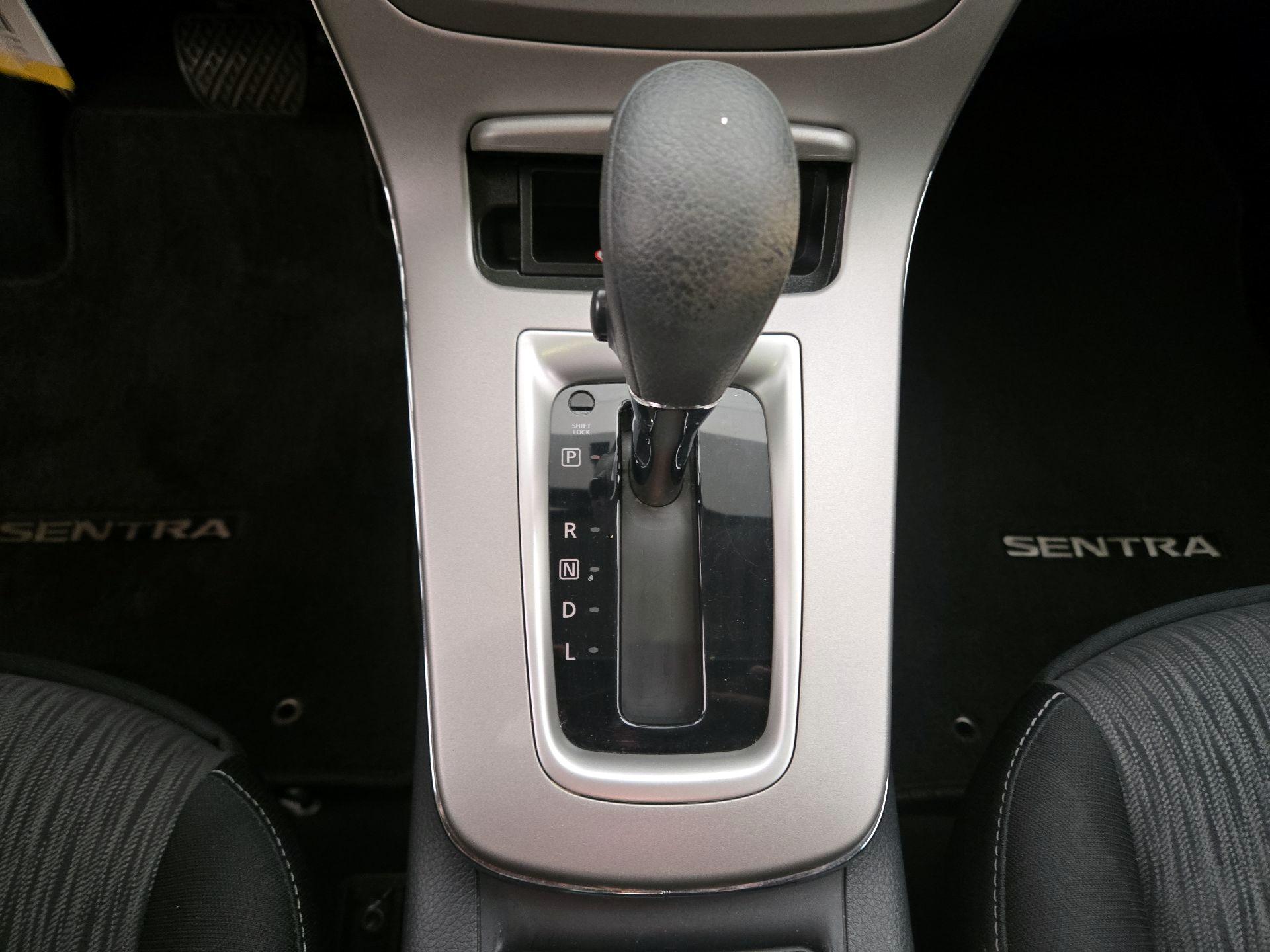 Thumbnail: 2014 Nissan Sentra - 16