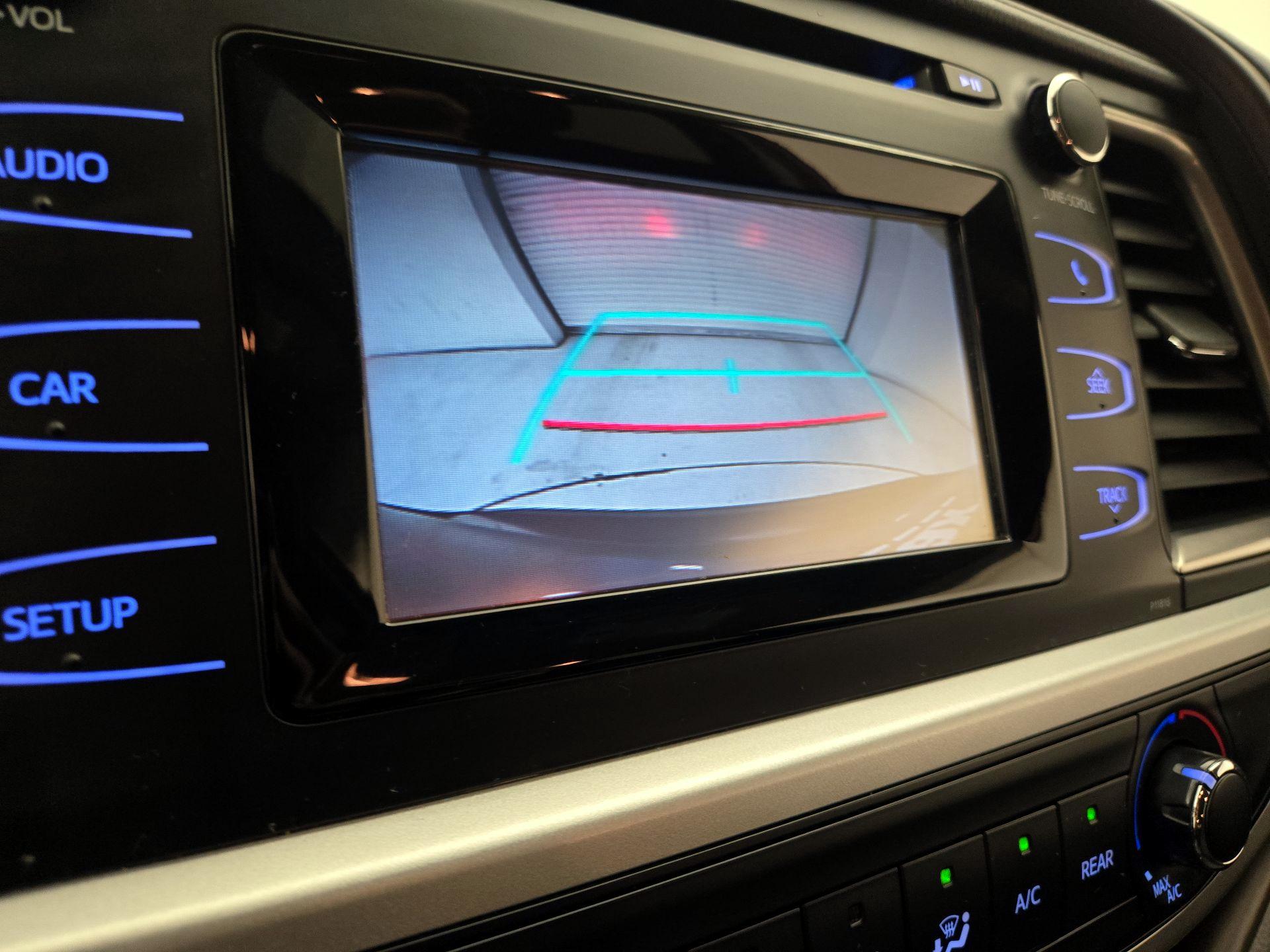 Thumbnail: 2019 Toyota Highlander - 14