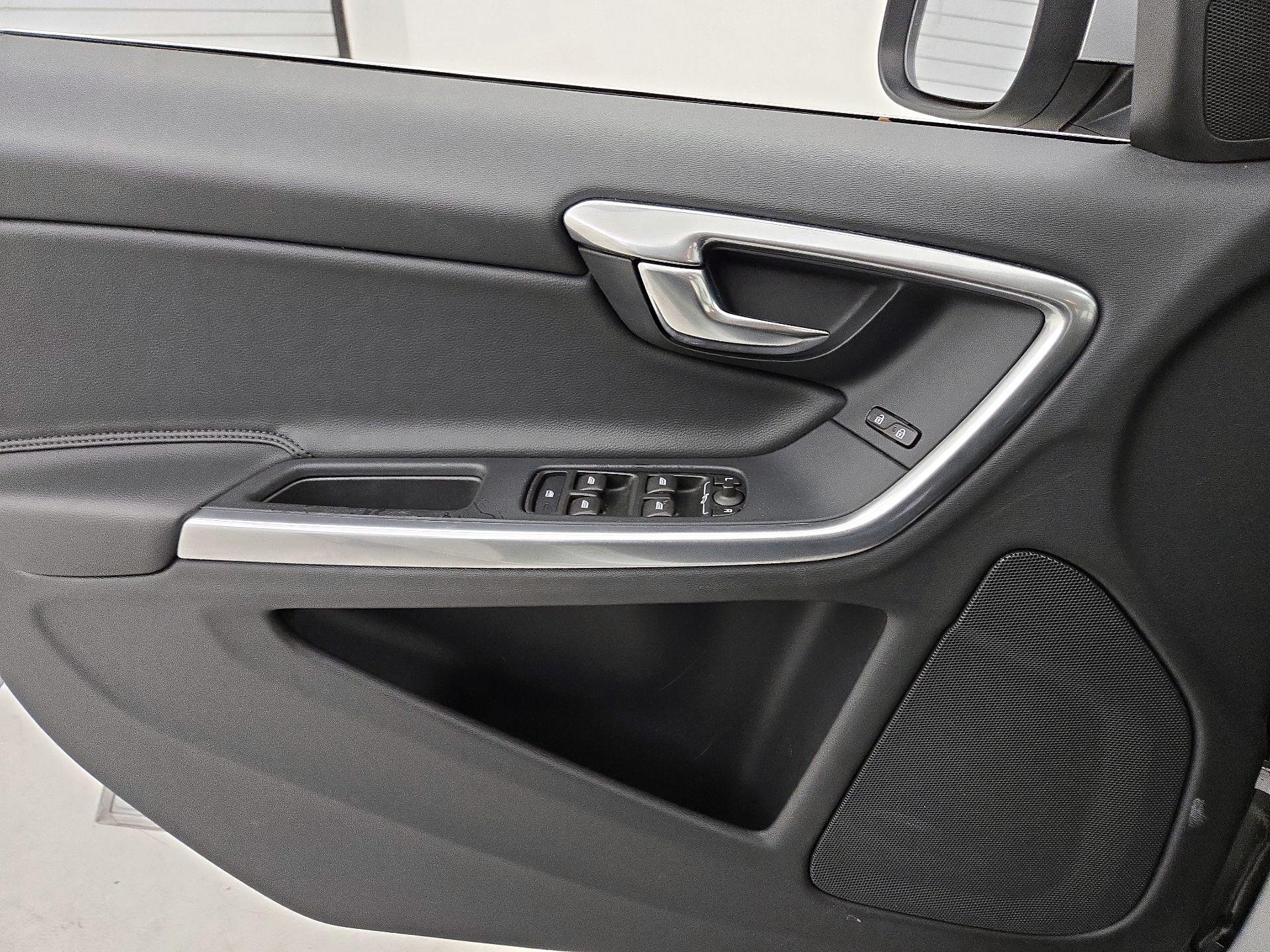 Thumbnail: 2016 Volvo S60 - 12