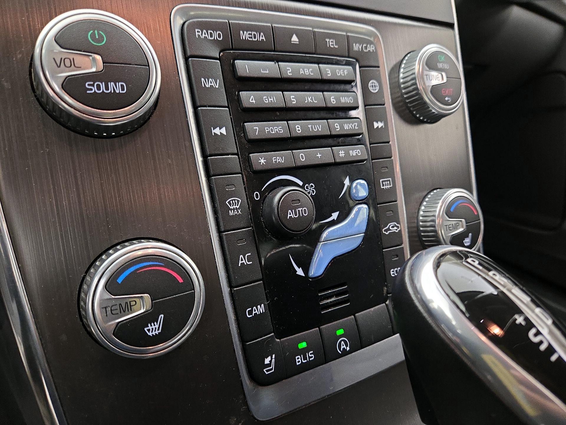 Thumbnail: 2016 Volvo S60 - 17