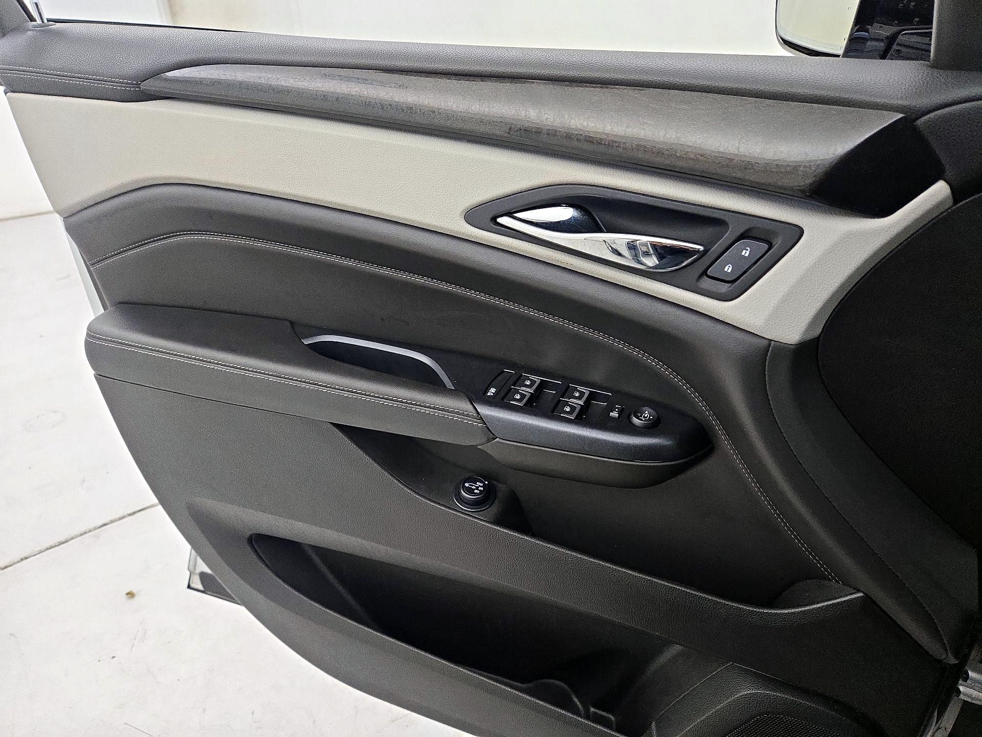 Thumbnail: 2015 Cadillac SRX - 12