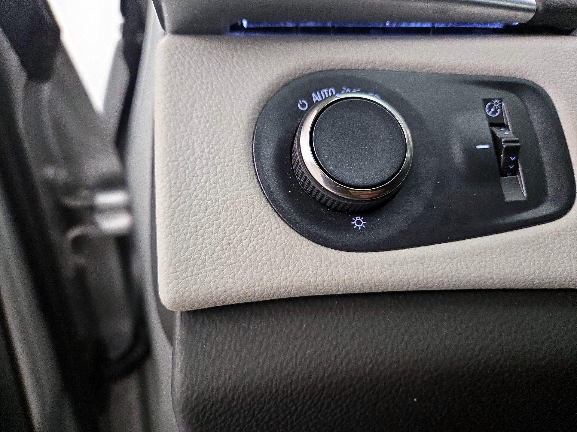Thumbnail: 2015 Cadillac SRX - 13