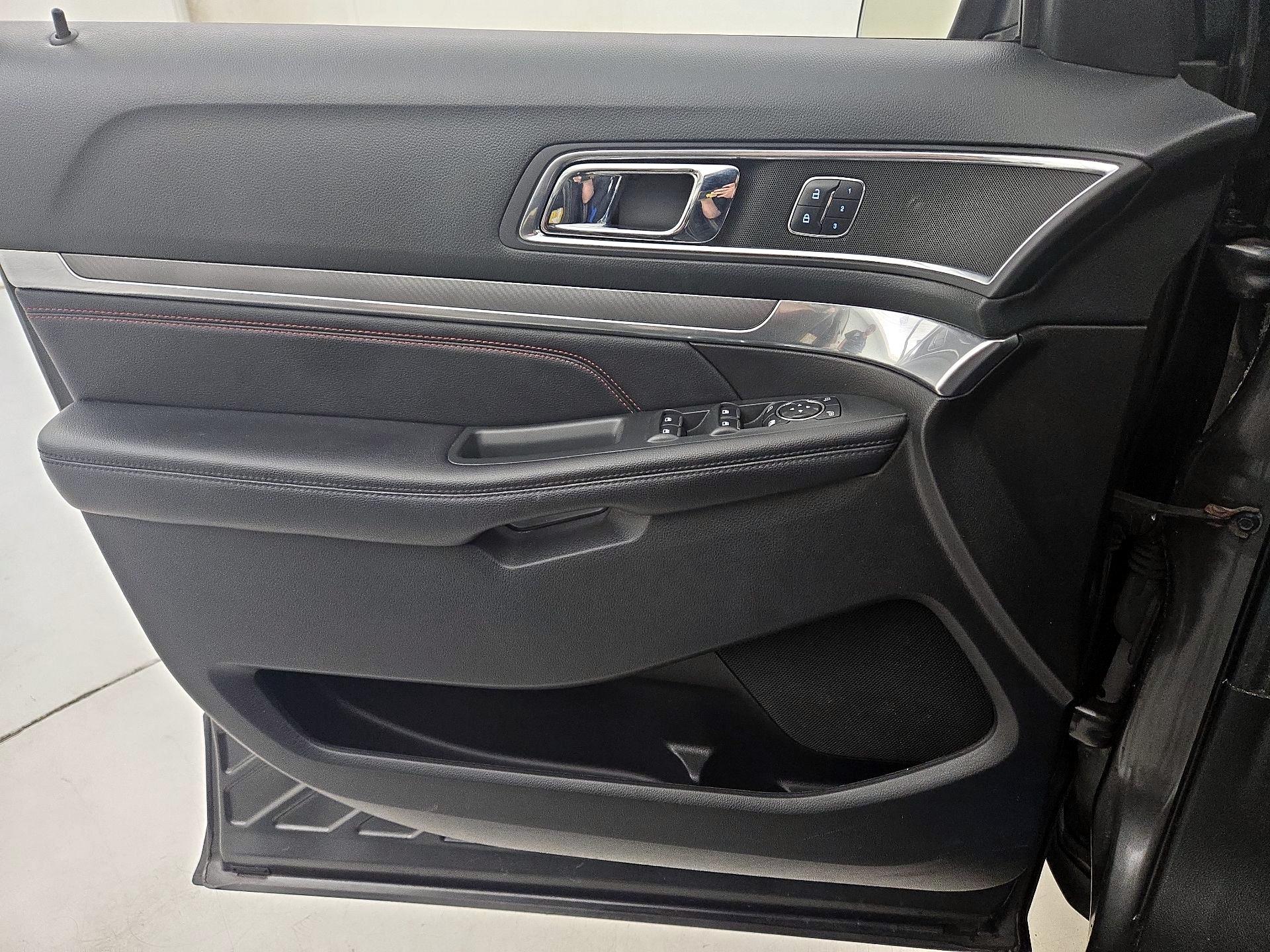 Thumbnail: 2017 Ford Explorer - 12