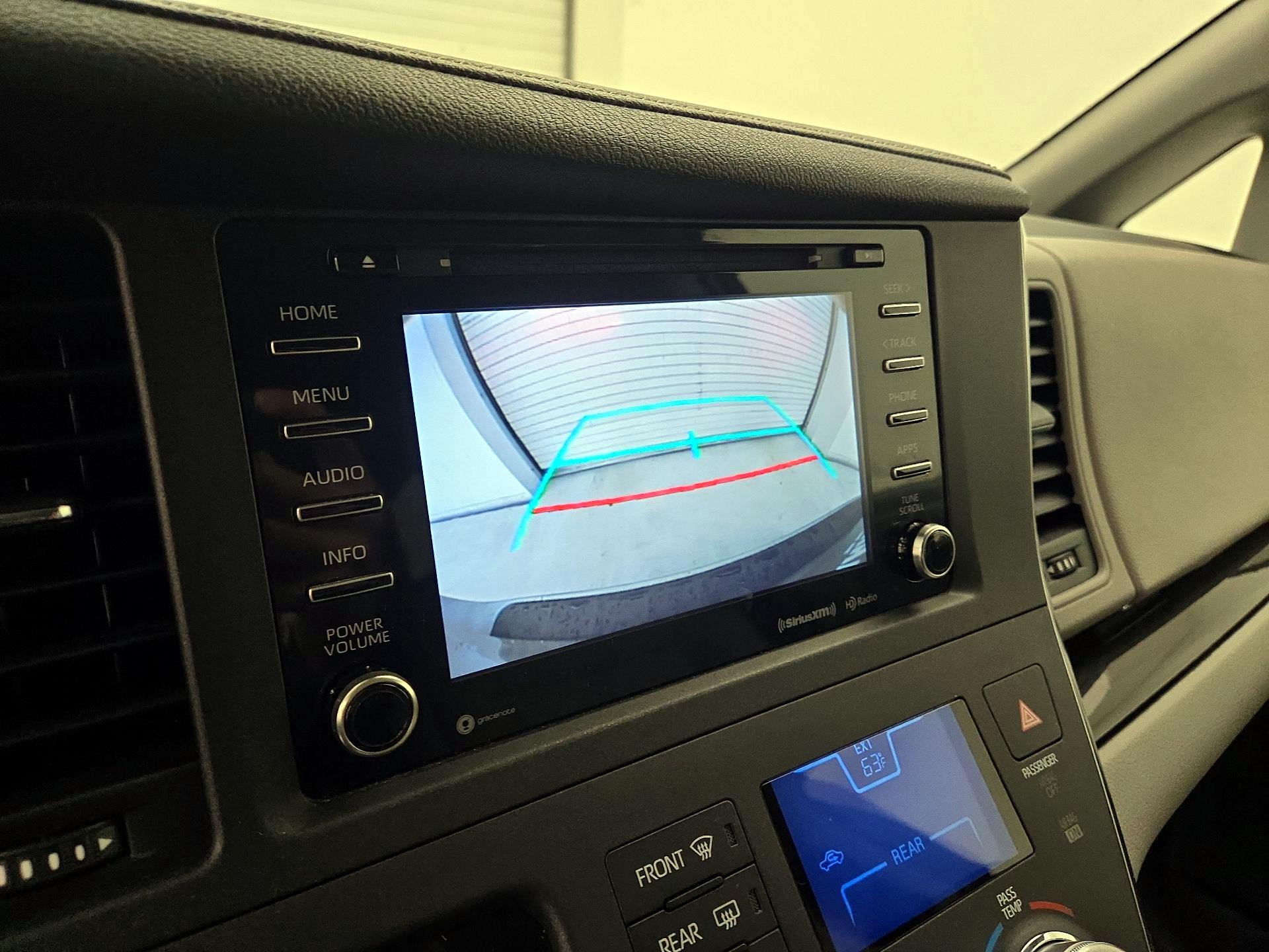 Thumbnail: 2018 Toyota Sienna - 14