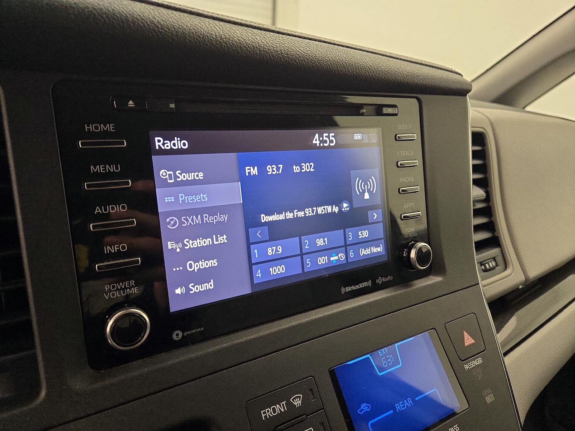 Thumbnail: 2018 Toyota Sienna - 15
