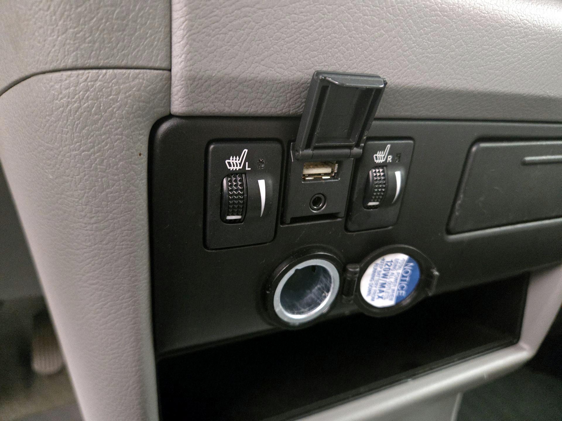 Thumbnail: 2018 Toyota Sienna - 18