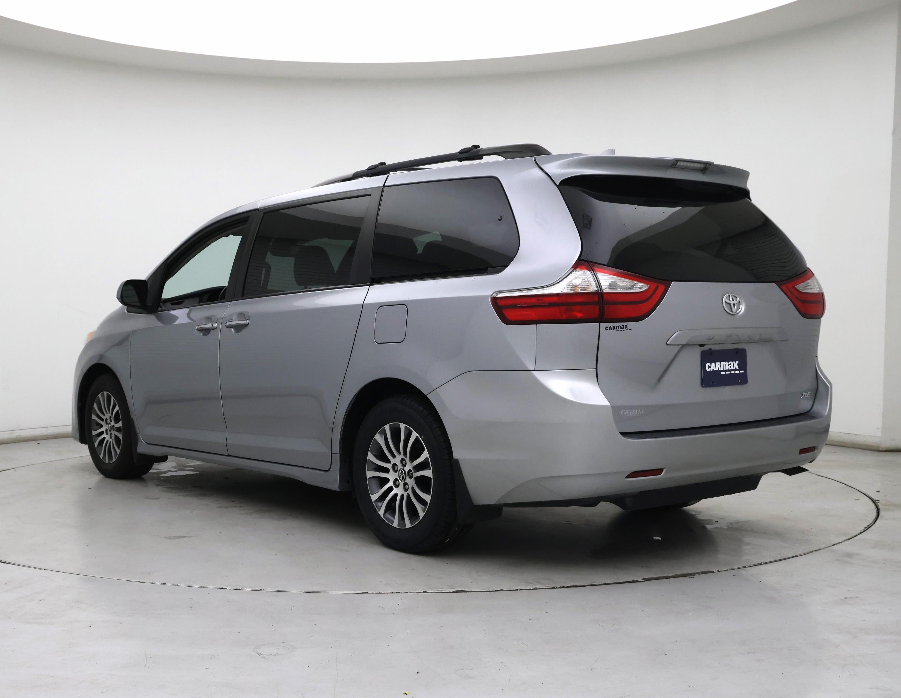 Thumbnail: 2018 Toyota Sienna - 2