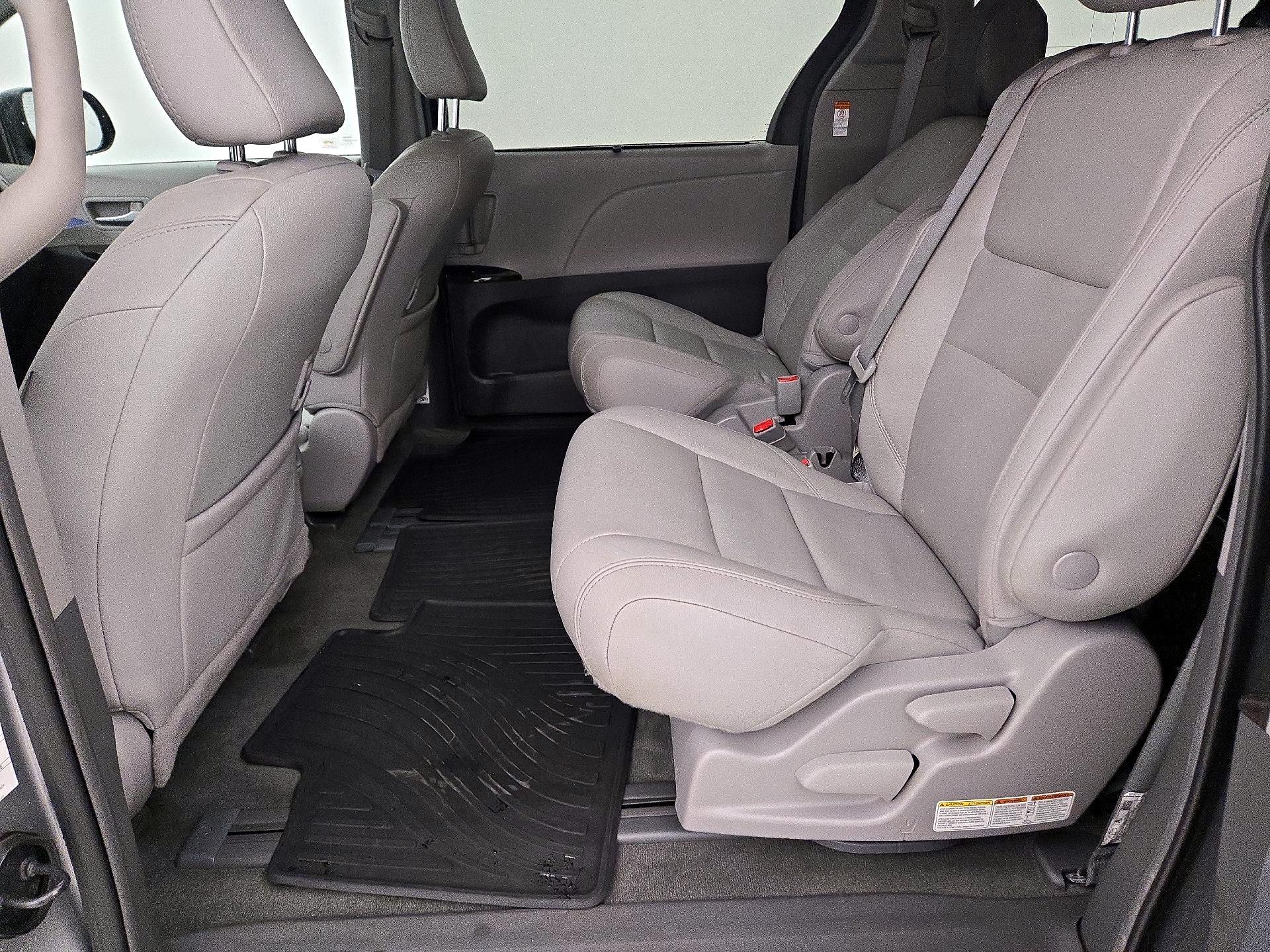Thumbnail: 2018 Toyota Sienna - 20