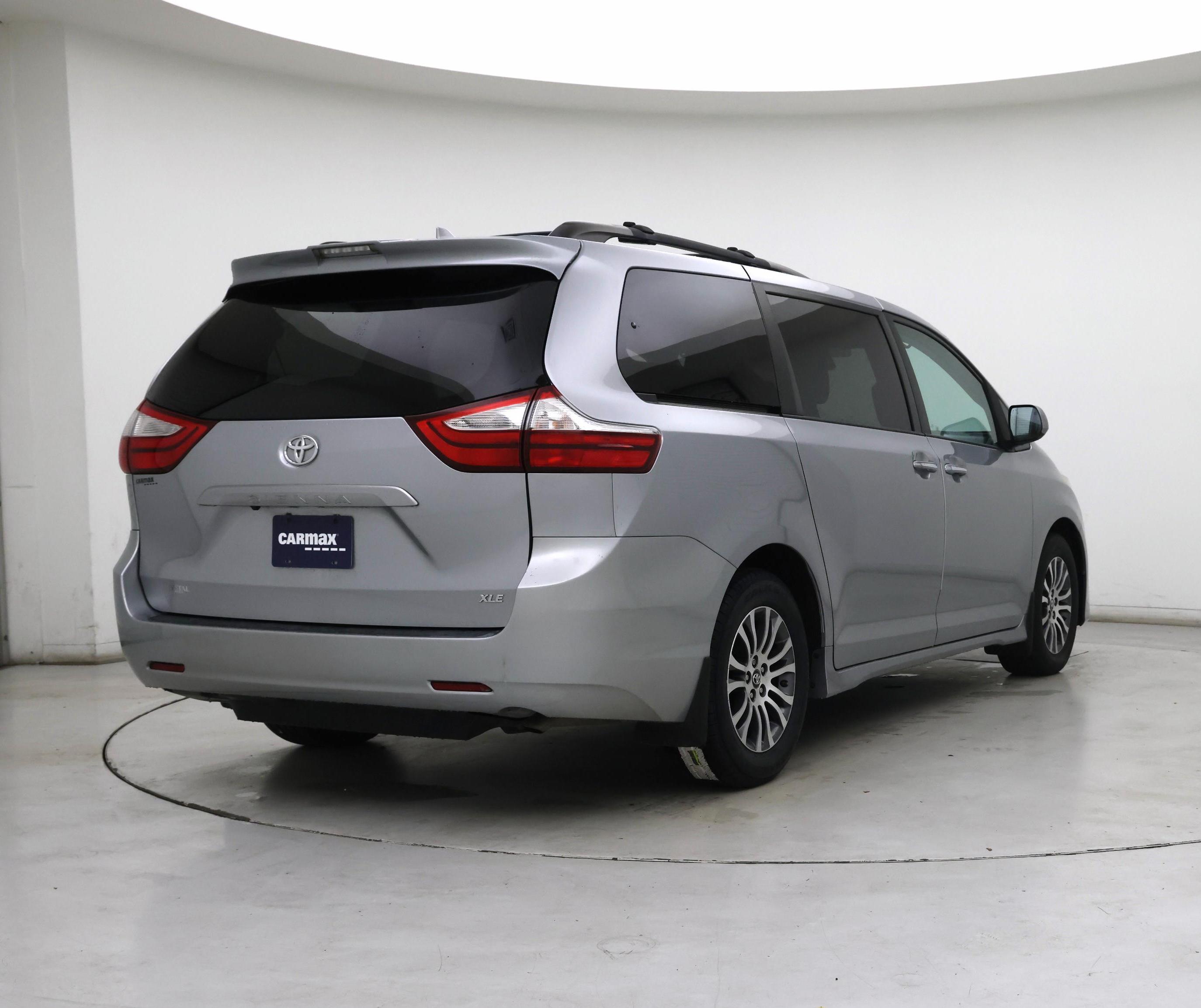 Thumbnail: 2018 Toyota Sienna - 8