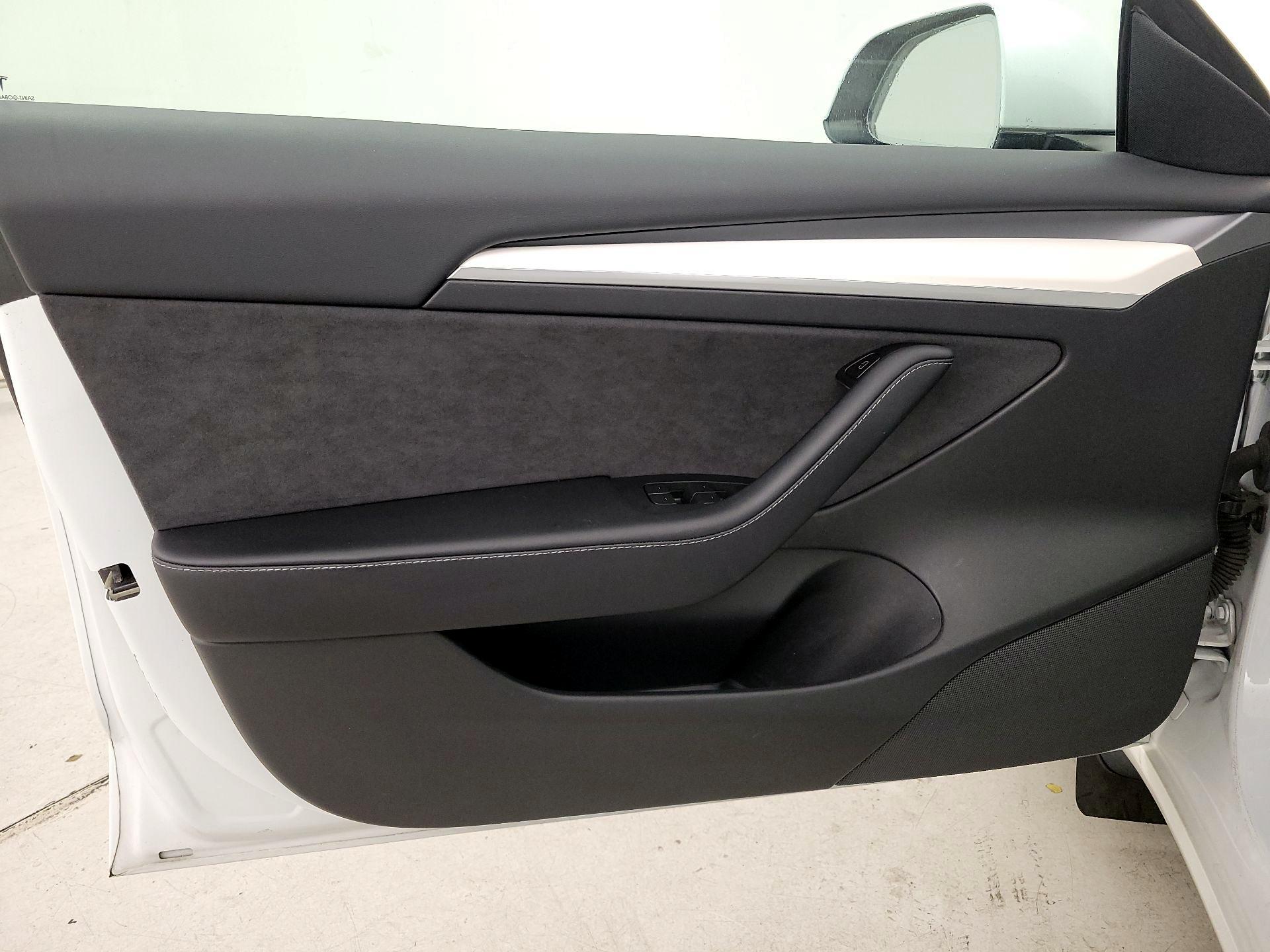 Thumbnail: 2022 Tesla Model 3 - 12