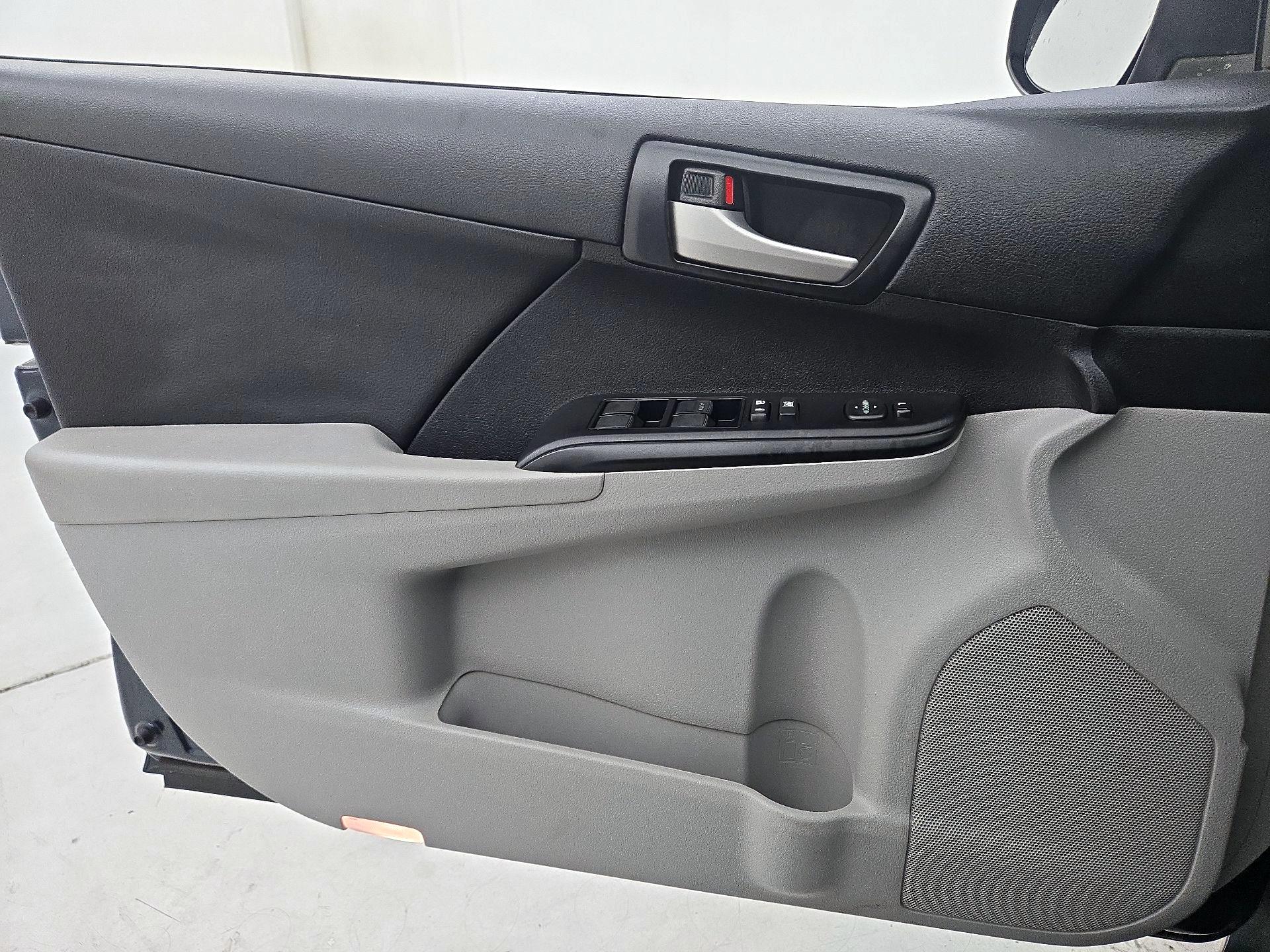 Thumbnail: 2014 Toyota Camry - 12