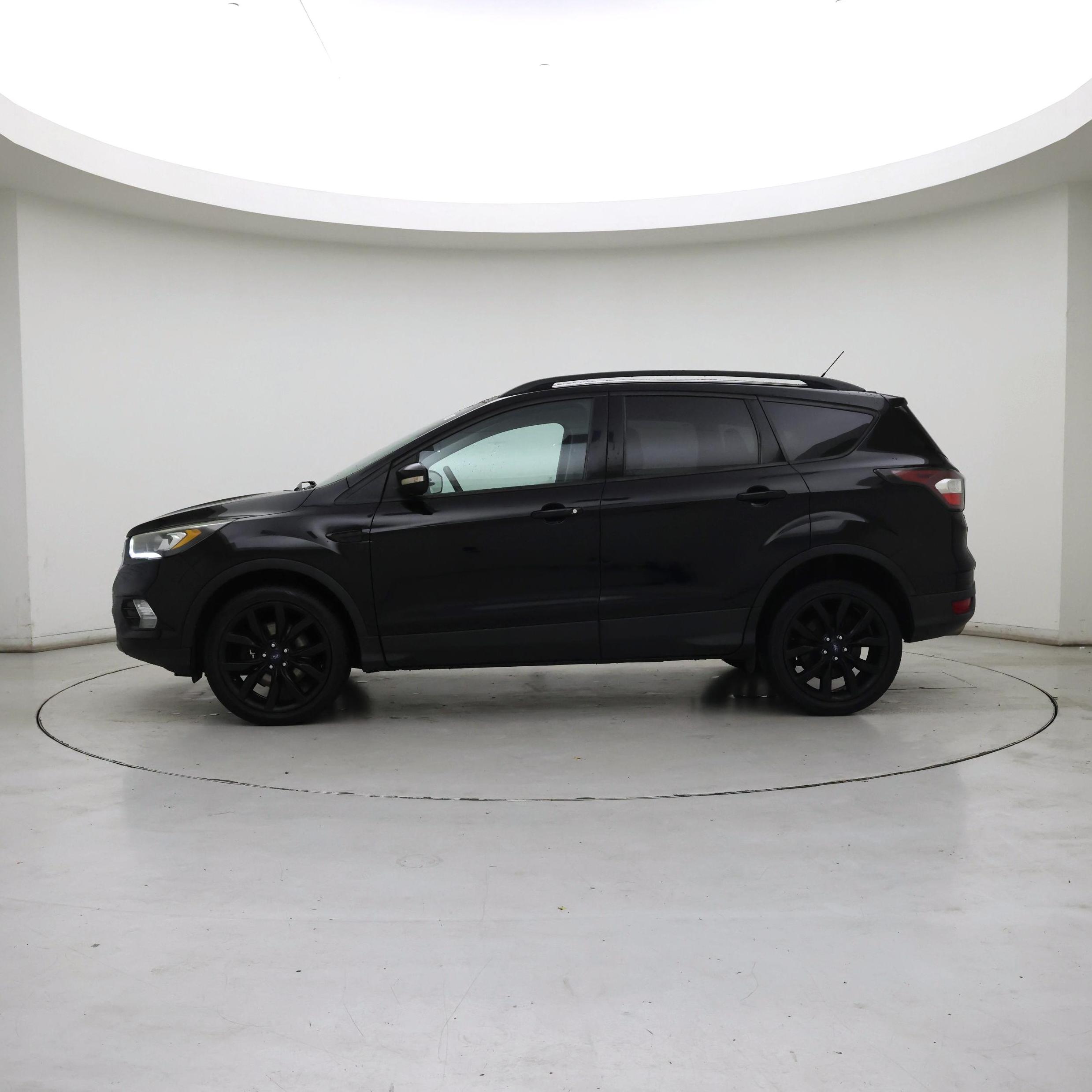 Thumbnail: 2017 Ford Escape - 3