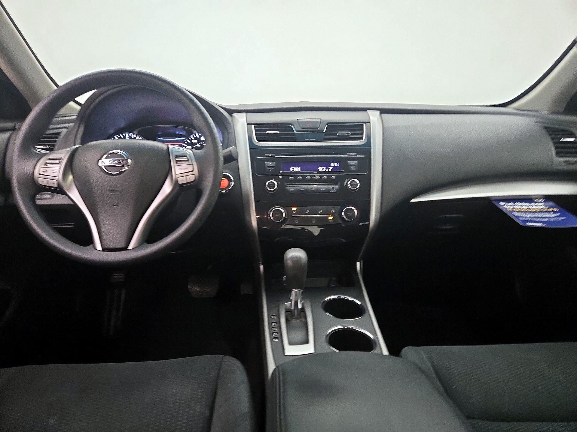 Thumbnail: 2015 Nissan Altima - 9