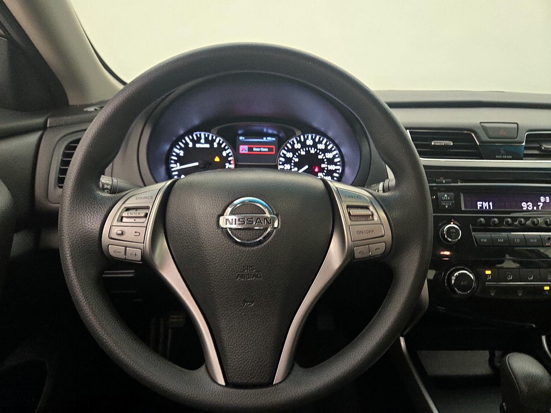 Thumbnail: 2015 Nissan Altima - 10