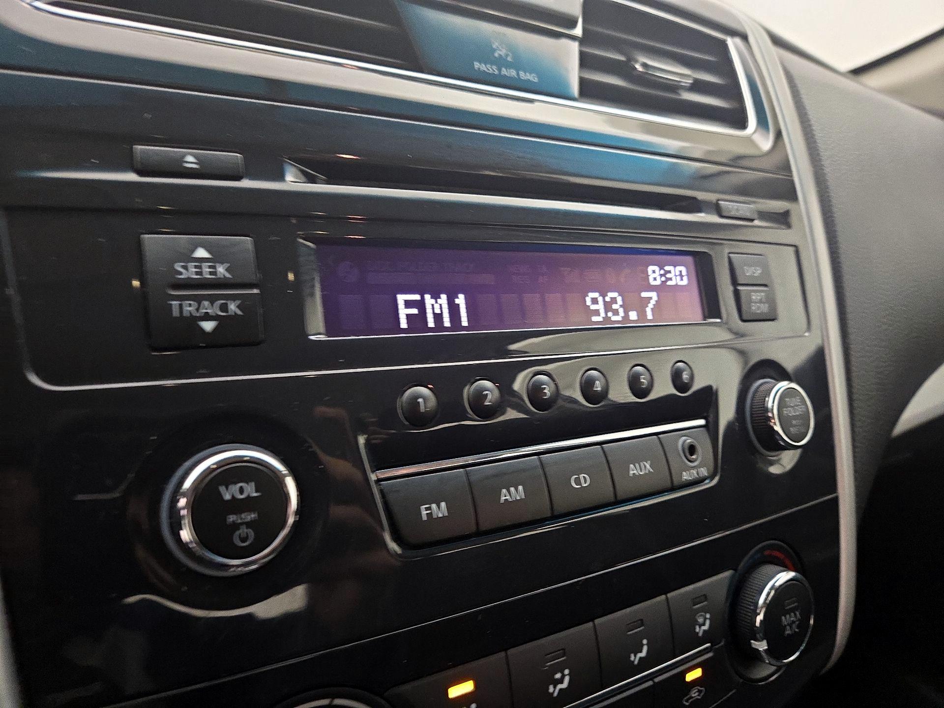 Thumbnail: 2015 Nissan Altima - 14