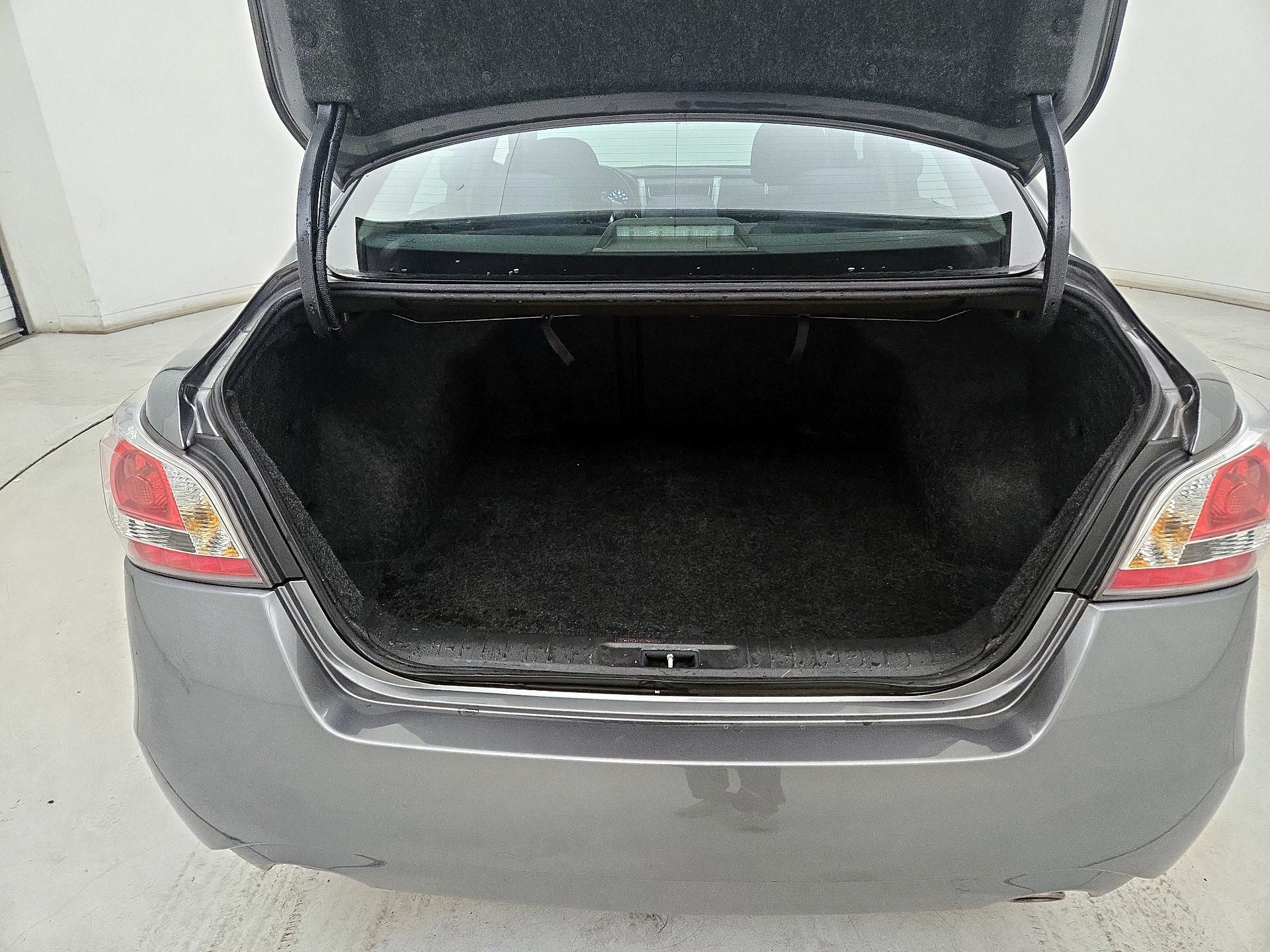 Thumbnail: 2015 Nissan Altima - 18