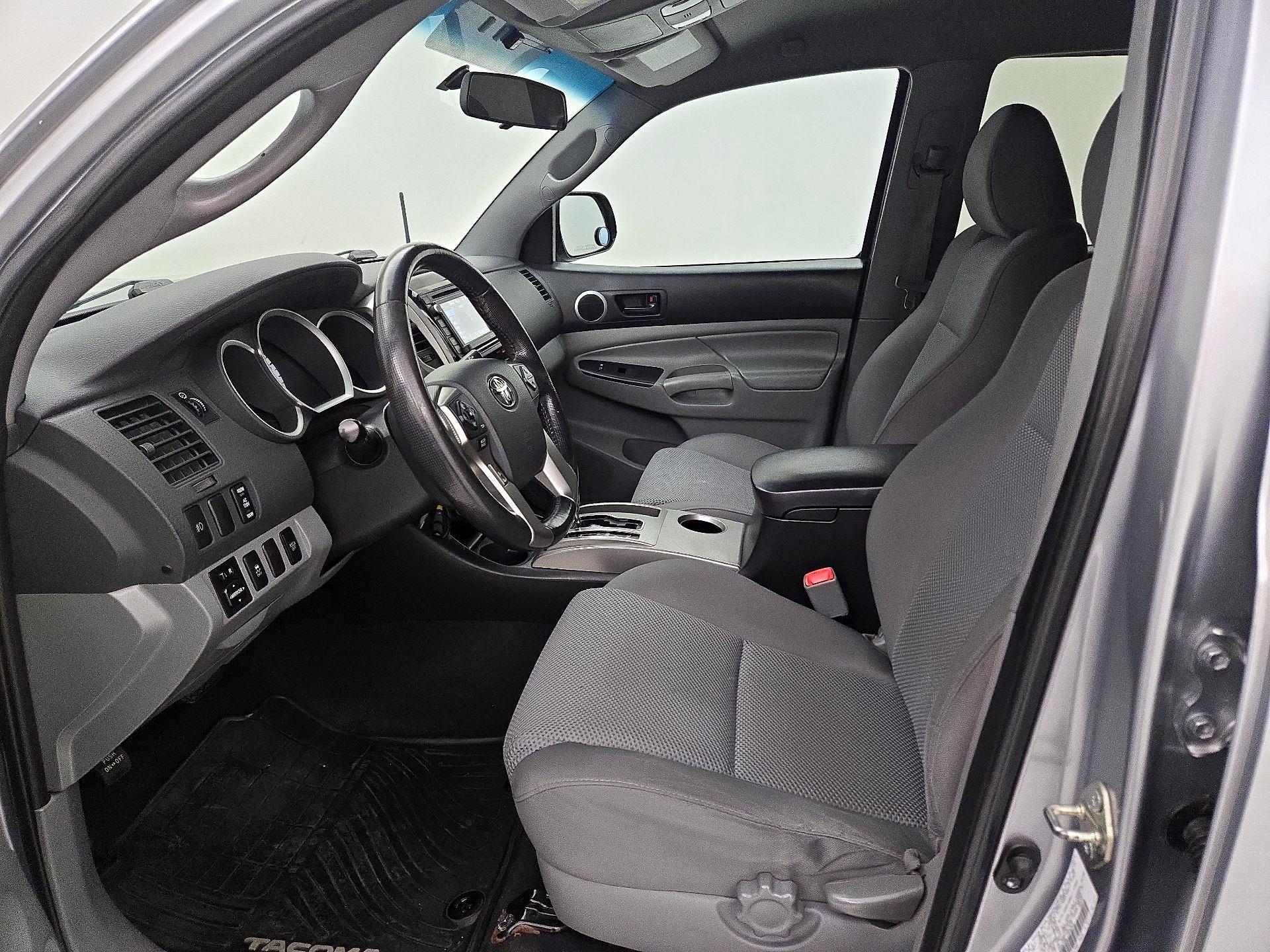 Thumbnail: 2015 Toyota Tacoma - 11