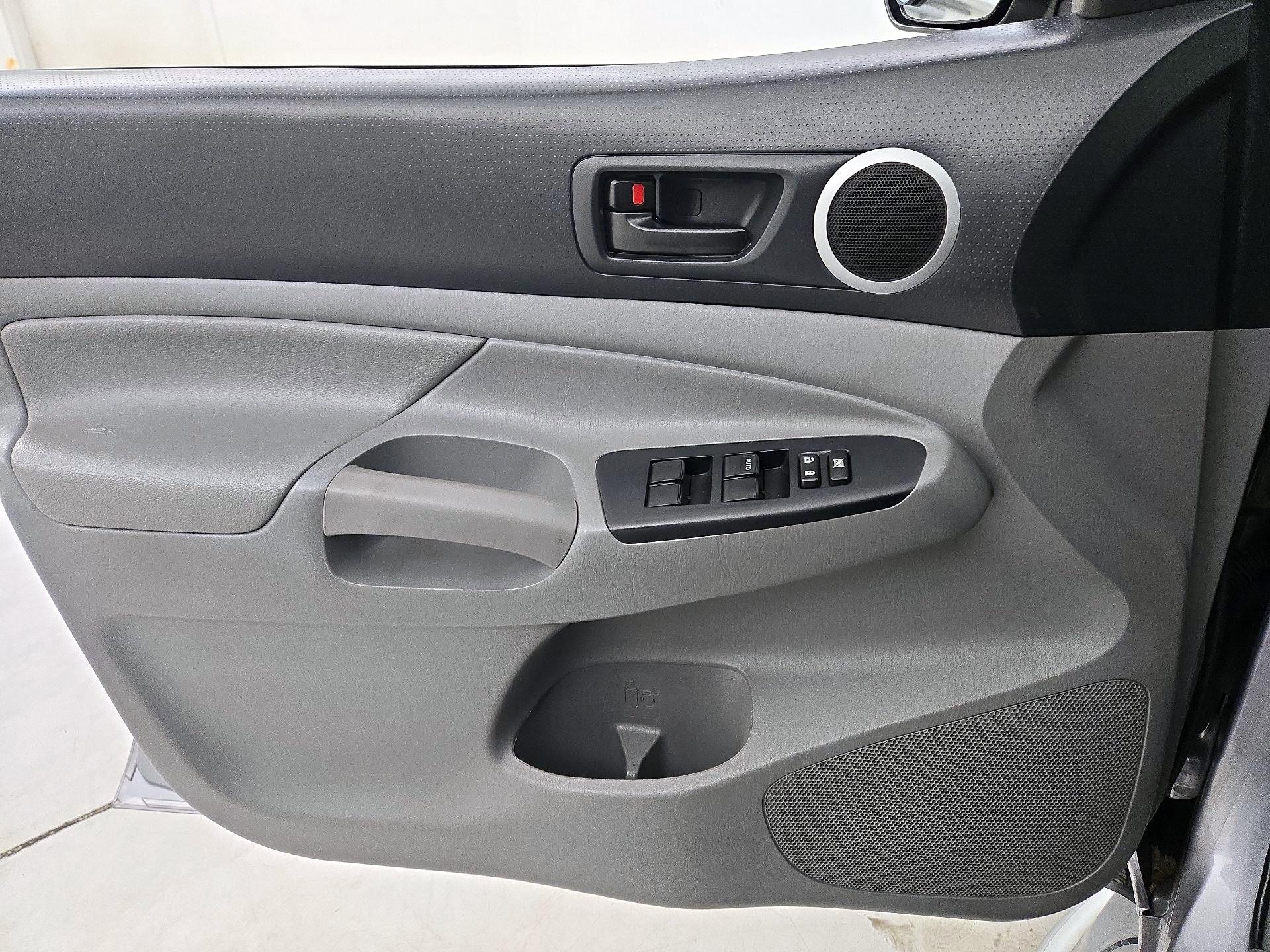 Thumbnail: 2015 Toyota Tacoma - 12