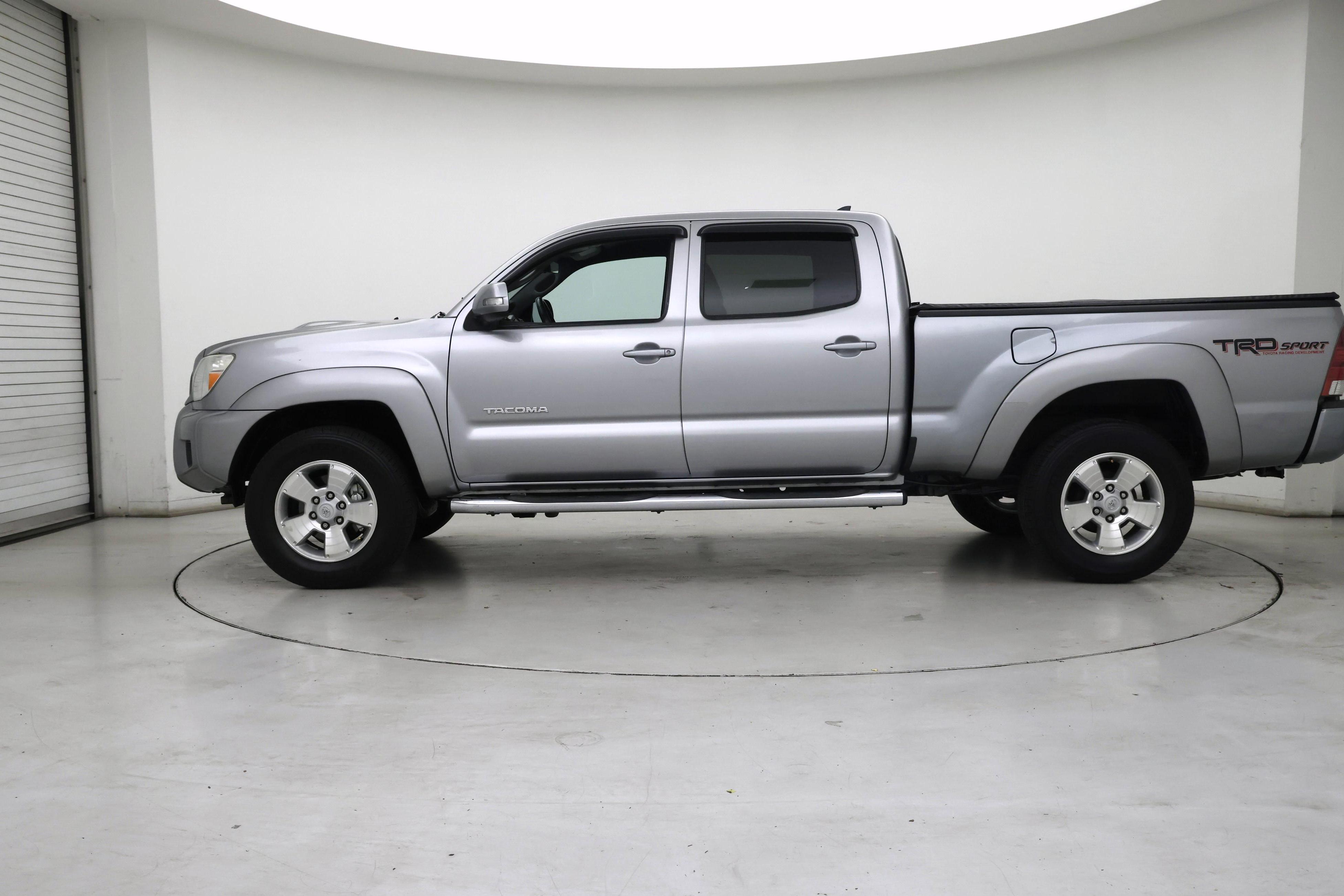 Thumbnail: 2015 Toyota Tacoma - 3