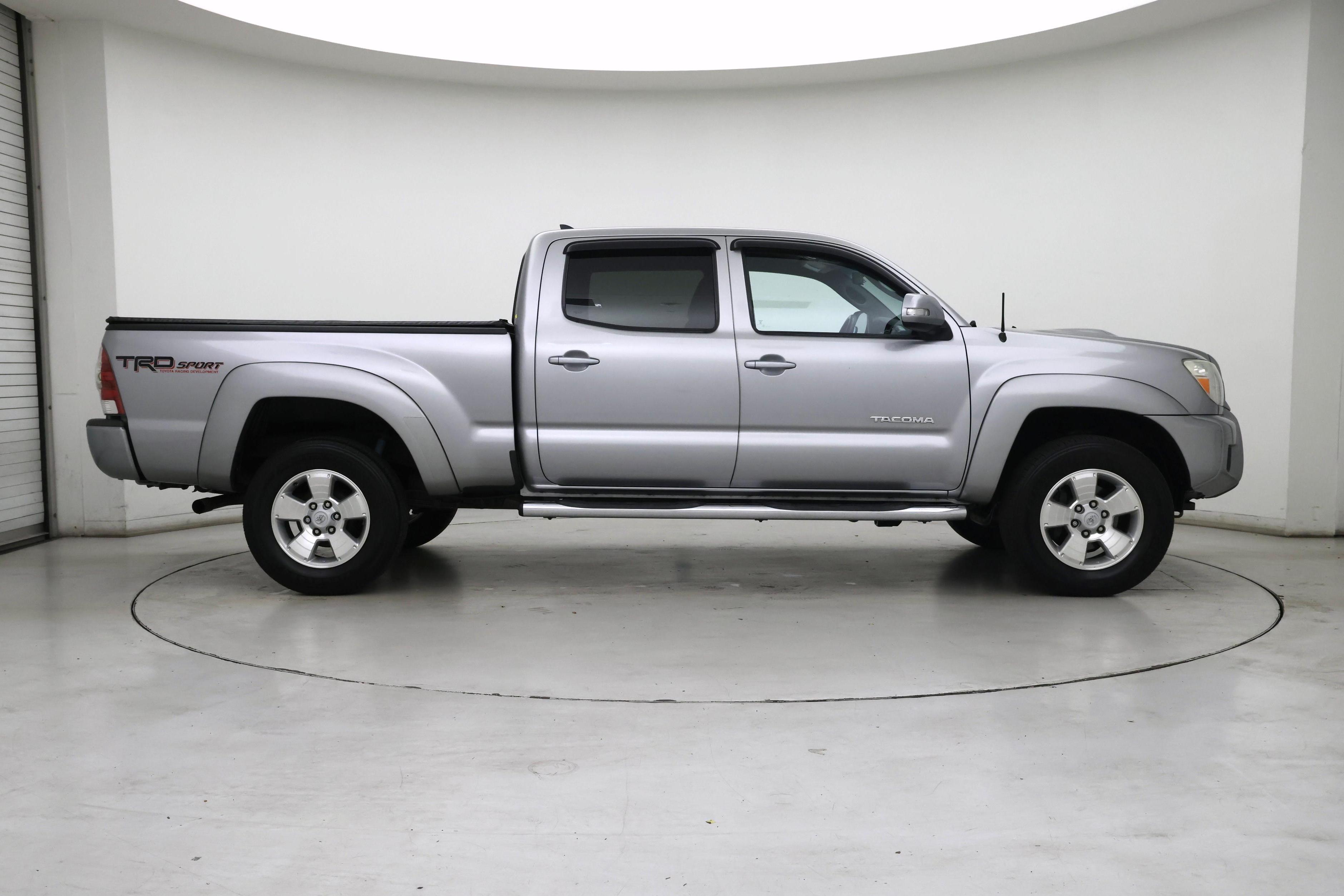 Thumbnail: 2015 Toyota Tacoma - 7