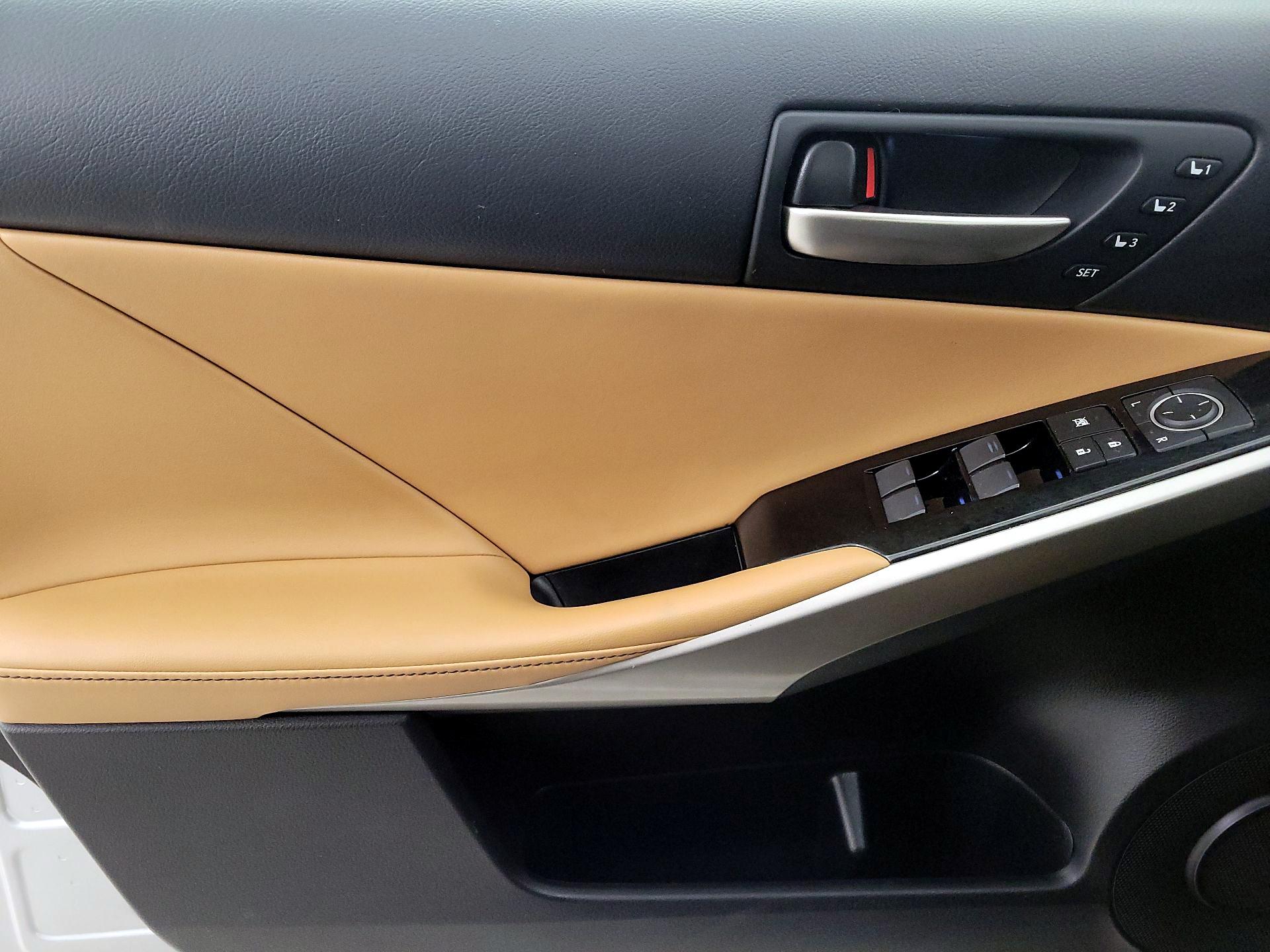 Thumbnail: 2020 Lexus IS - 12