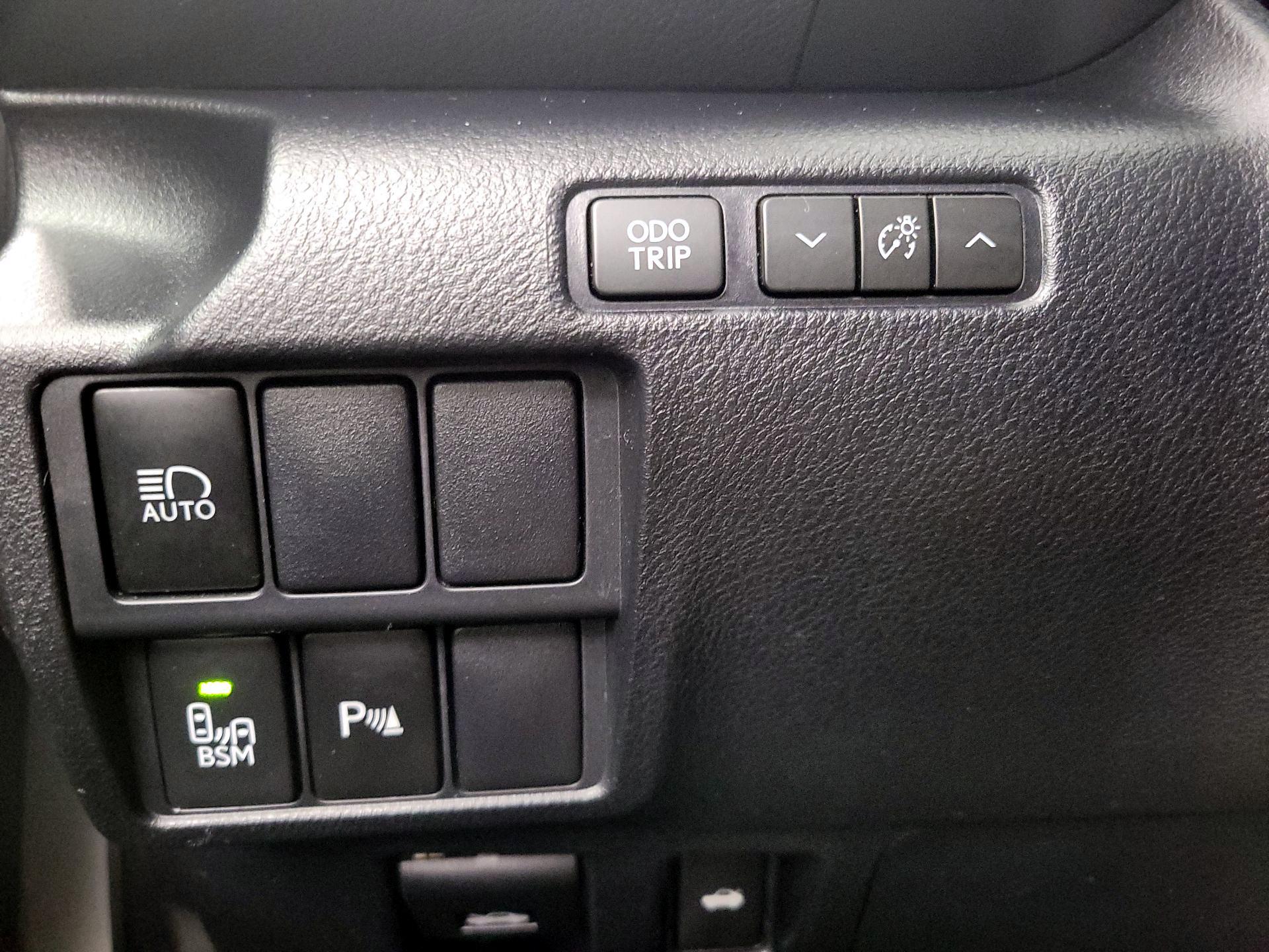 Thumbnail: 2020 Lexus IS - 13