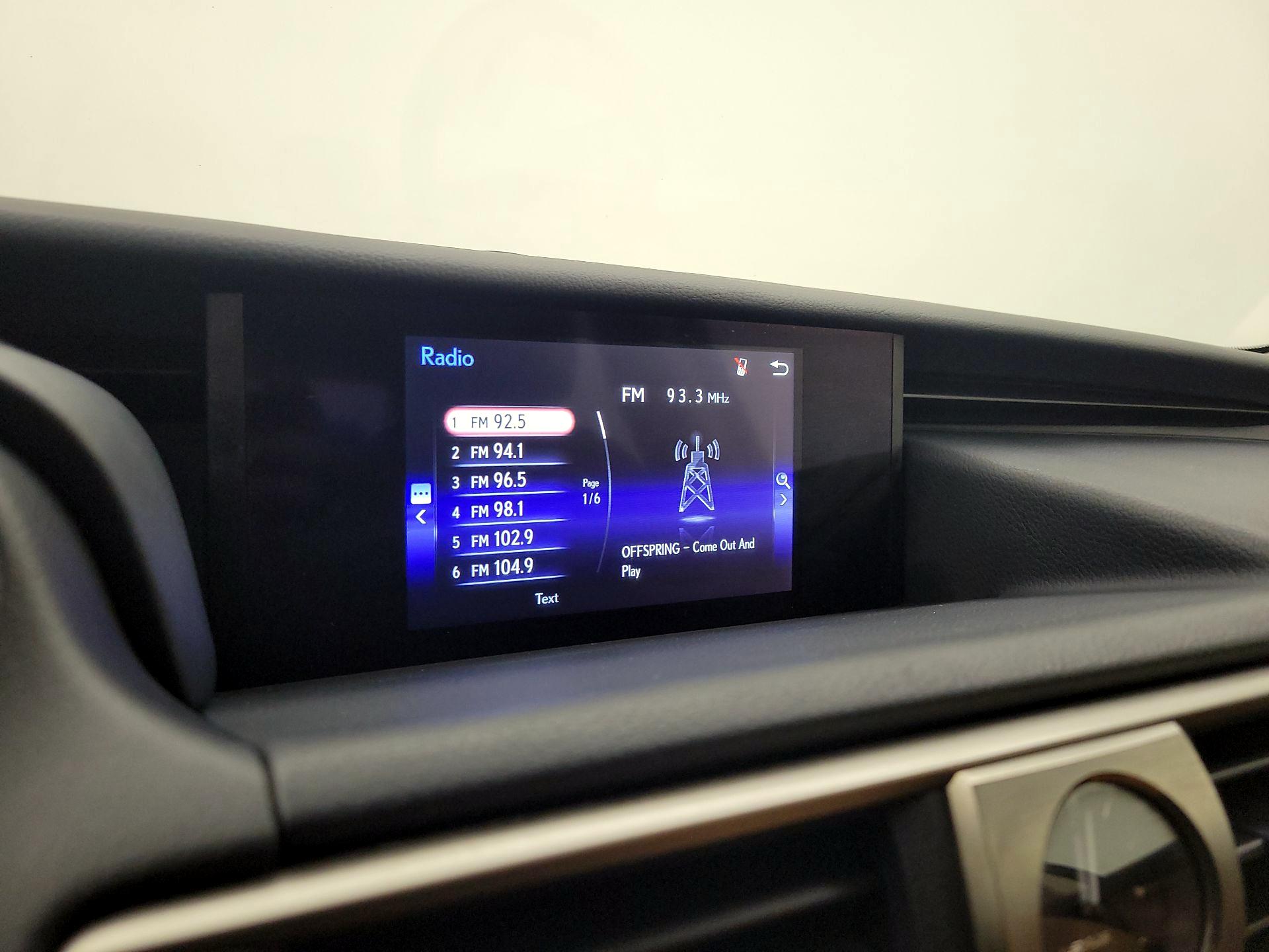 Thumbnail: 2020 Lexus IS - 15