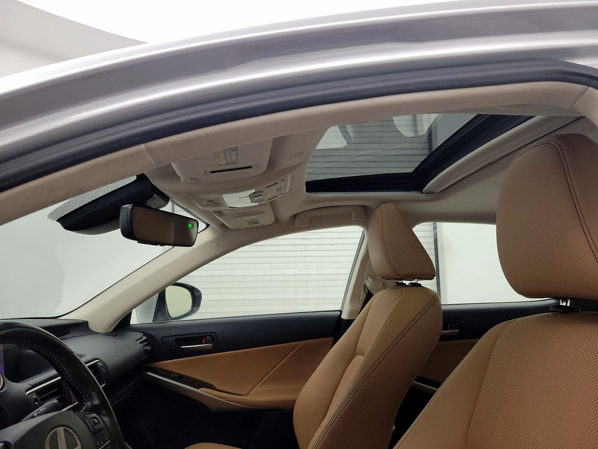 Thumbnail: 2020 Lexus IS - 18