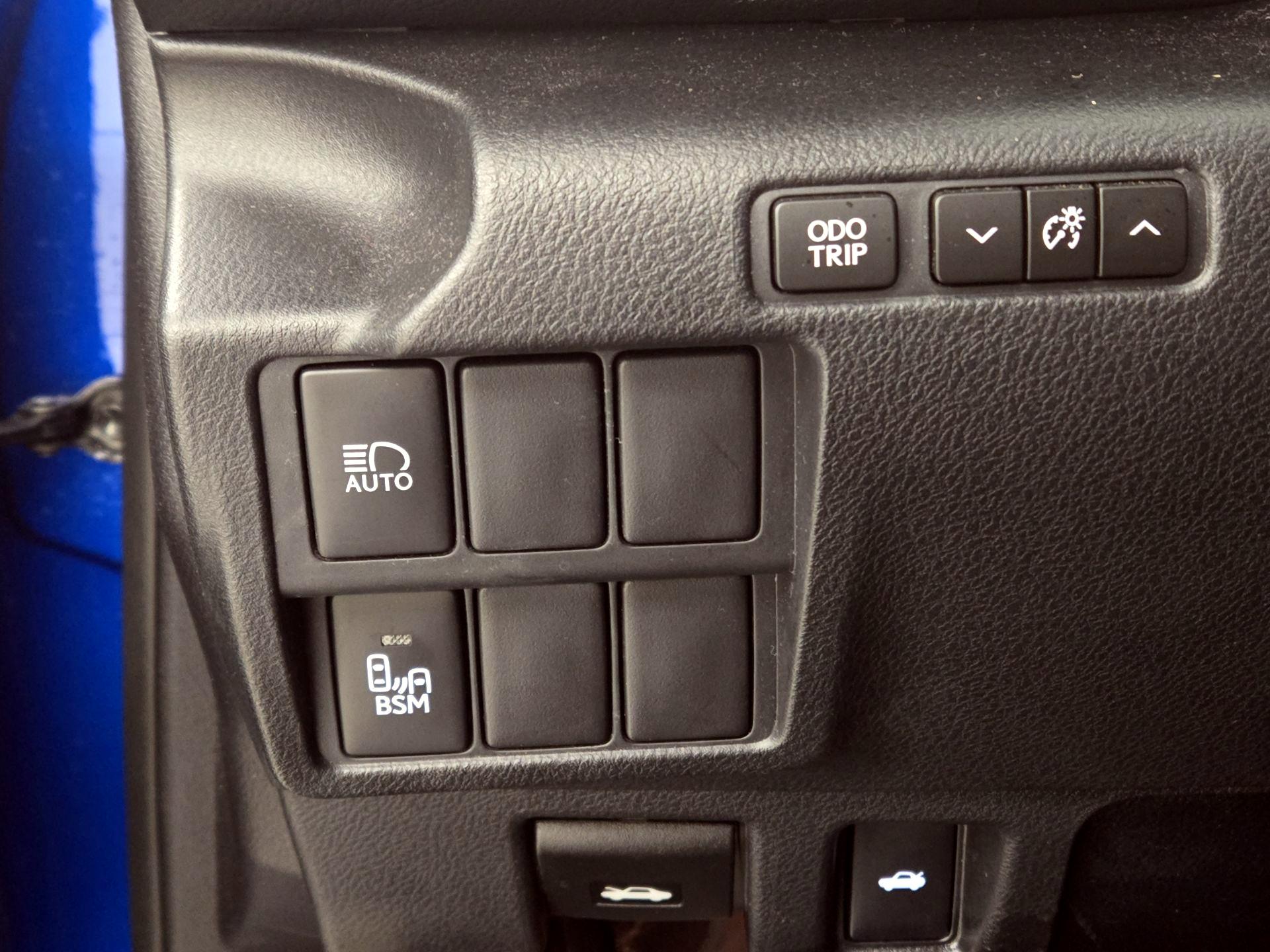 Thumbnail: 2017 Lexus IS - 13