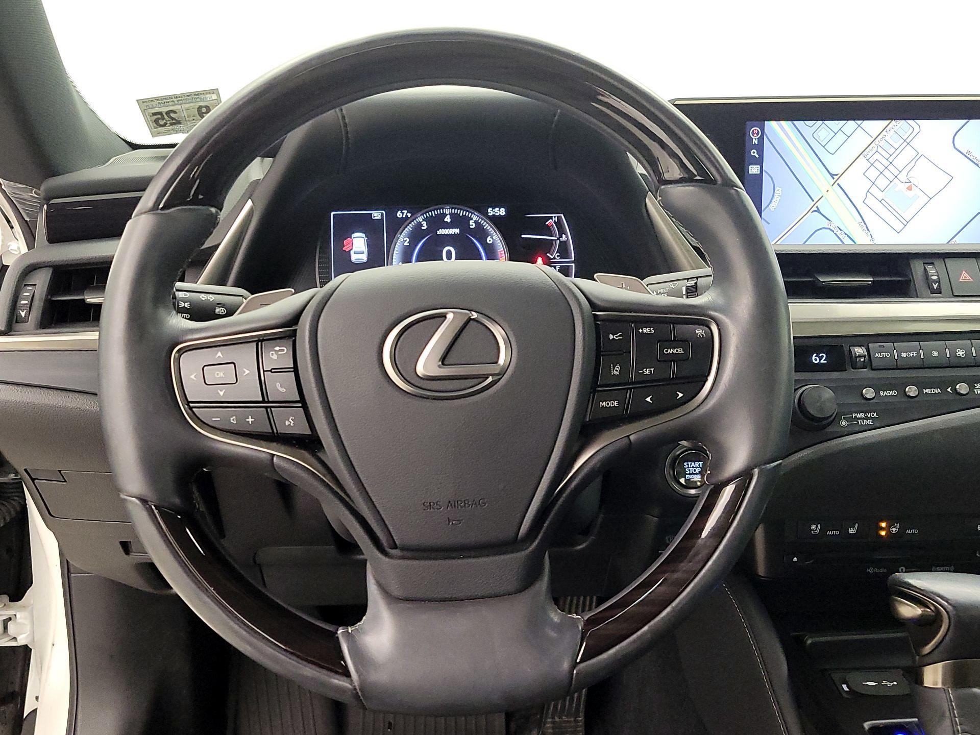 Thumbnail: 2020 Lexus ES - 10