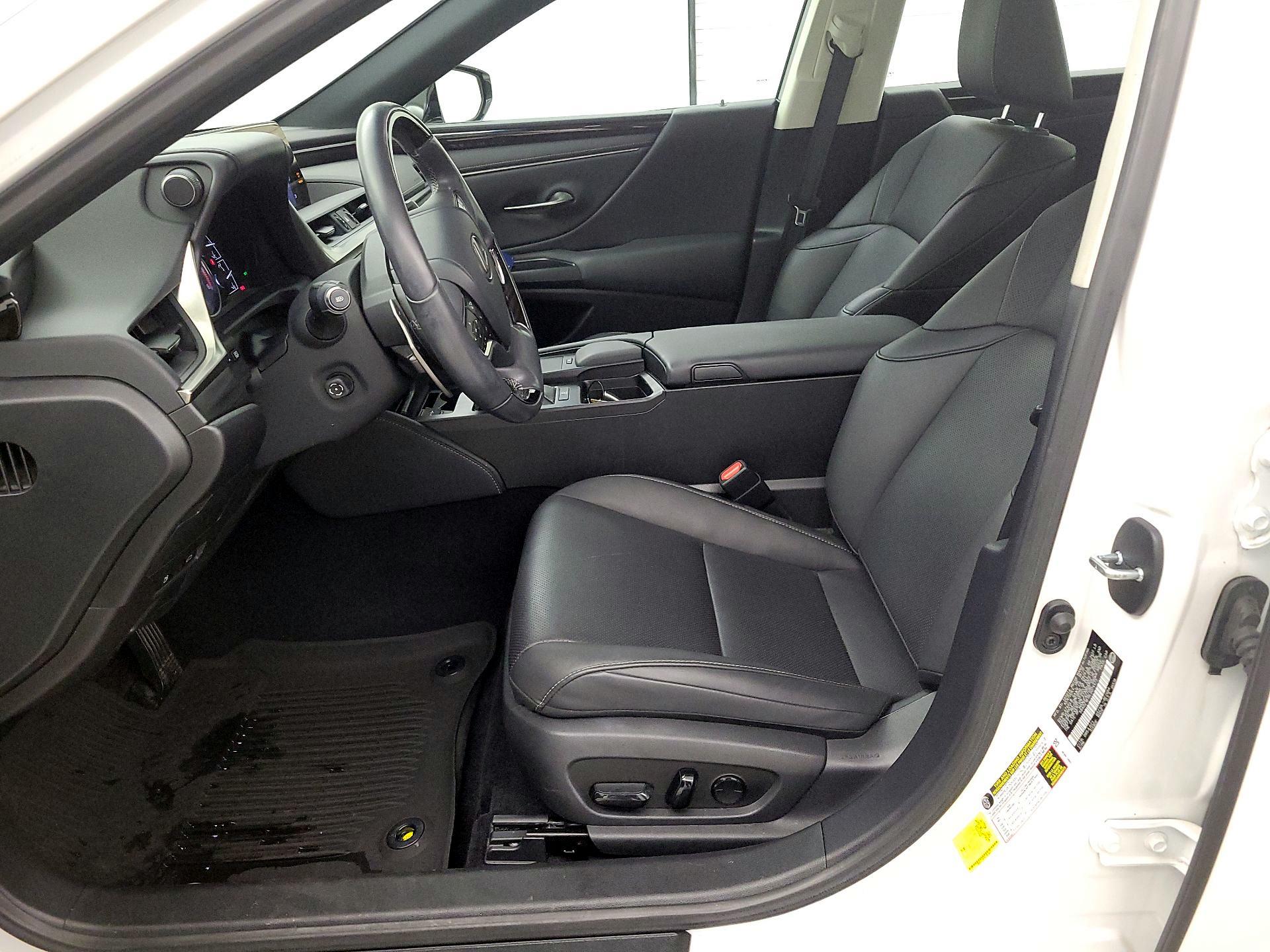 Thumbnail: 2020 Lexus ES - 11