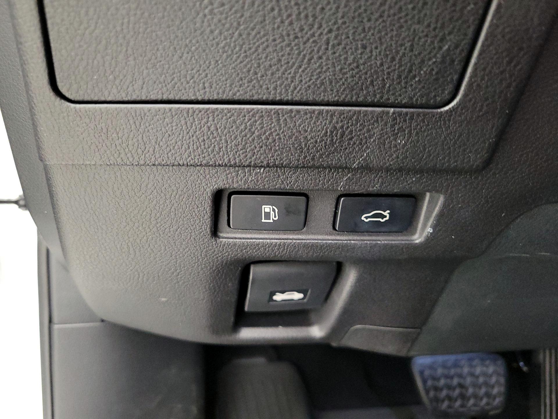 Thumbnail: 2020 Lexus ES - 13