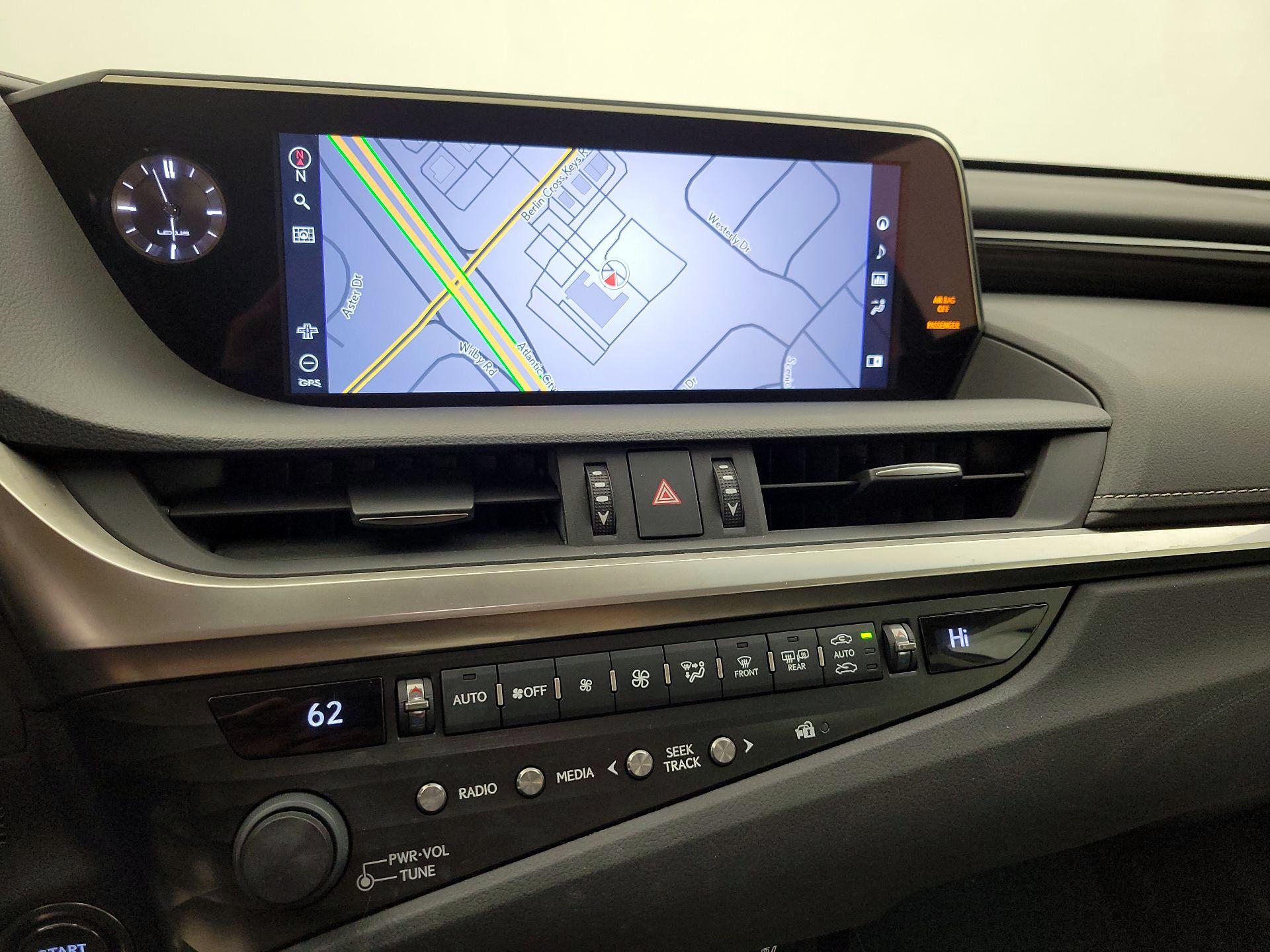 Thumbnail: 2020 Lexus ES - 14